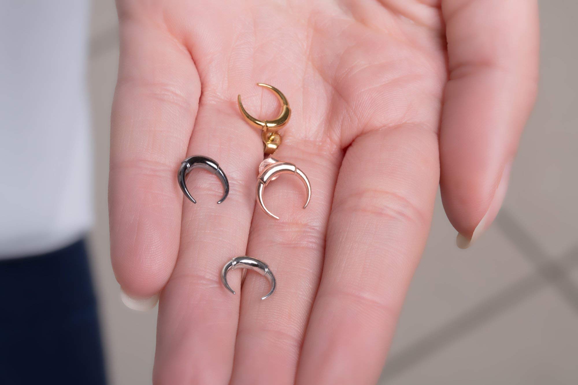 9K/14K/18K Solid Gold Women's Horn Stud Earrings - Dainty Crescent Moon Earrings for Everyday Wear & Gift Giving