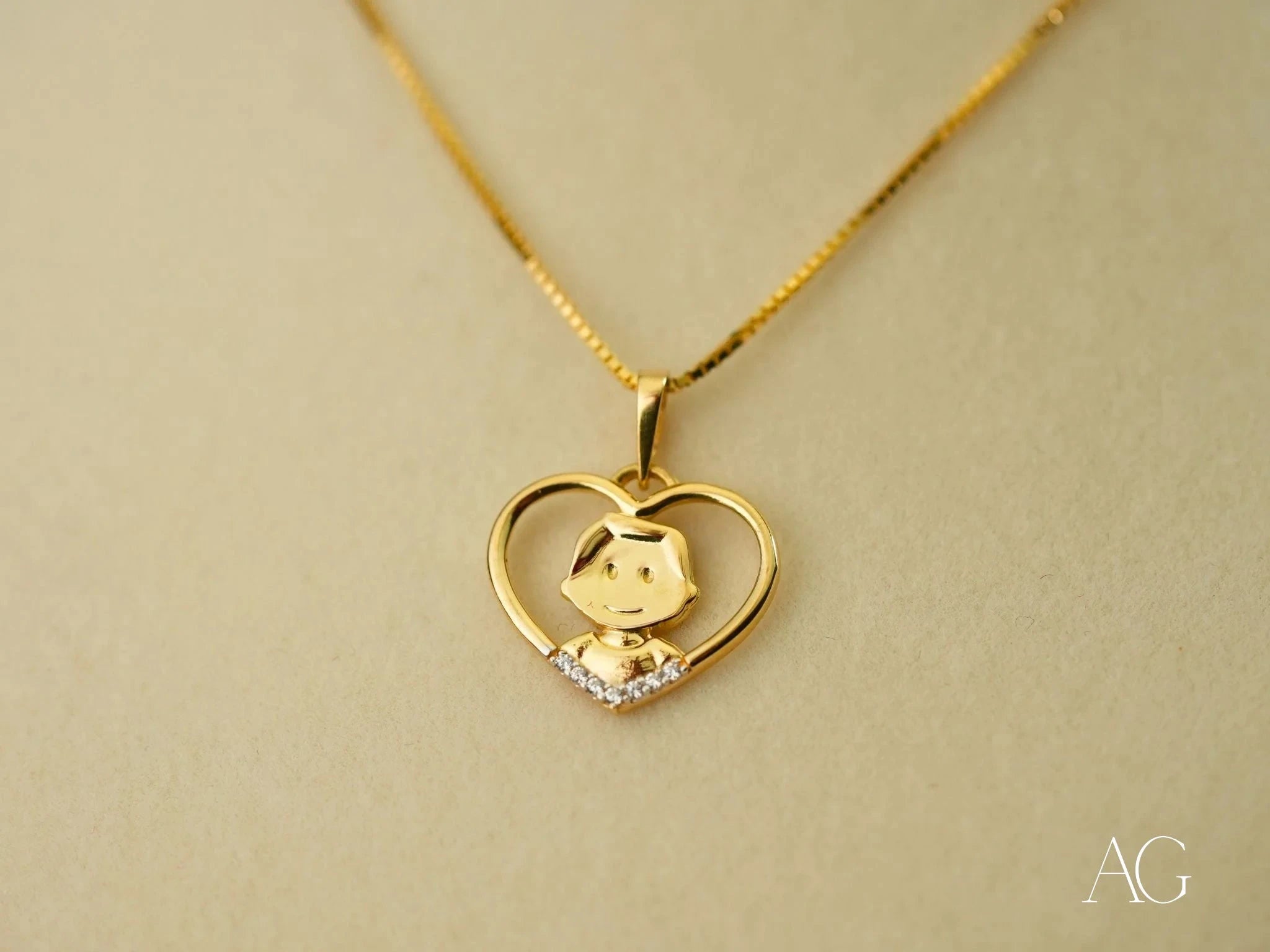 18k Gold Heart Pendant Necklace for Women - Elegant 18 Karat Yellow Gold Heart Charm Jewelry Gift for Her - Perfect for Valentine's Day, Anniversary & Romantic Occasions