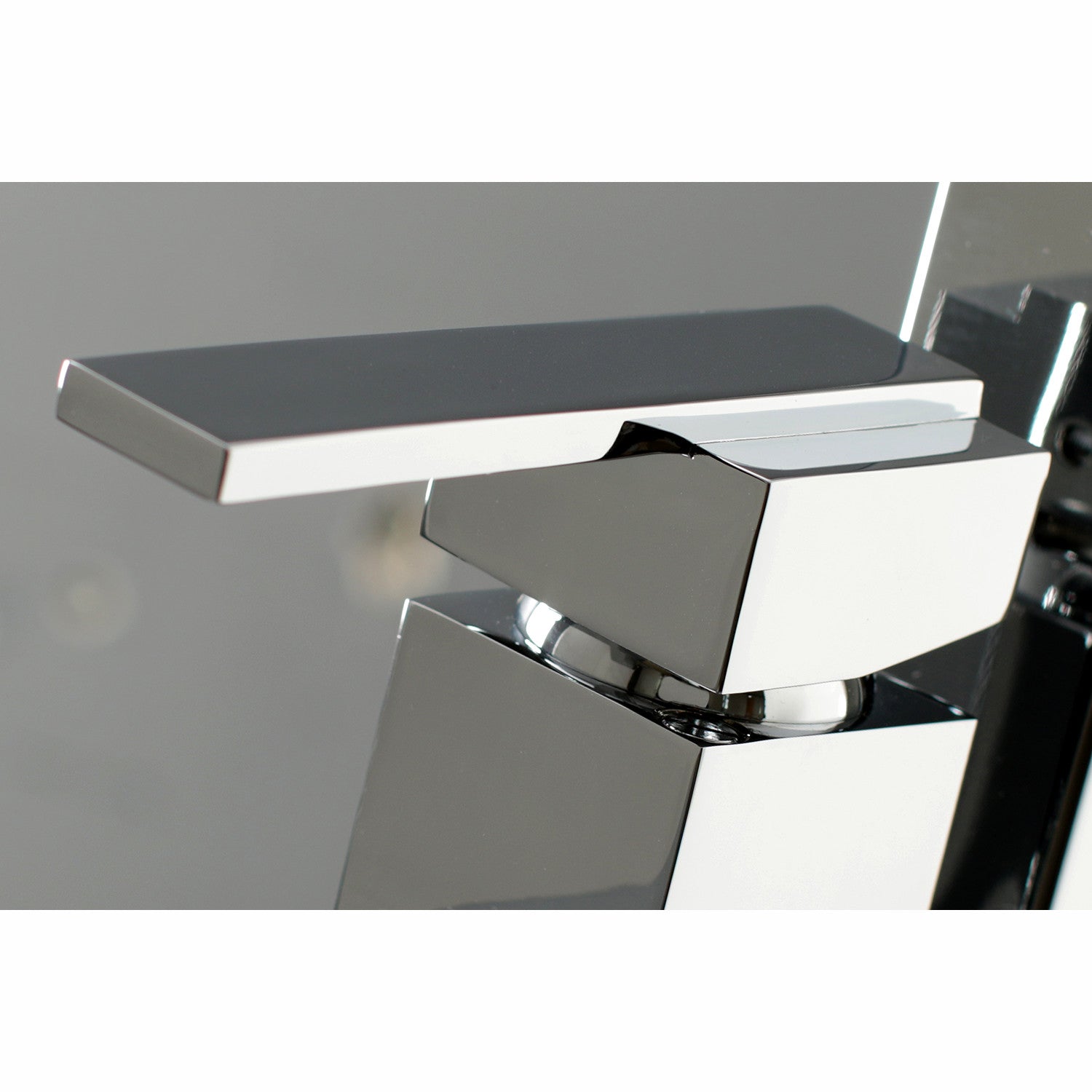Premium Single Handle Freestanding Bathtub Faucet with Hand Shower - Modern 1 Hole Deck Mount Design for Luxury Bathrooms & Spa Retreats