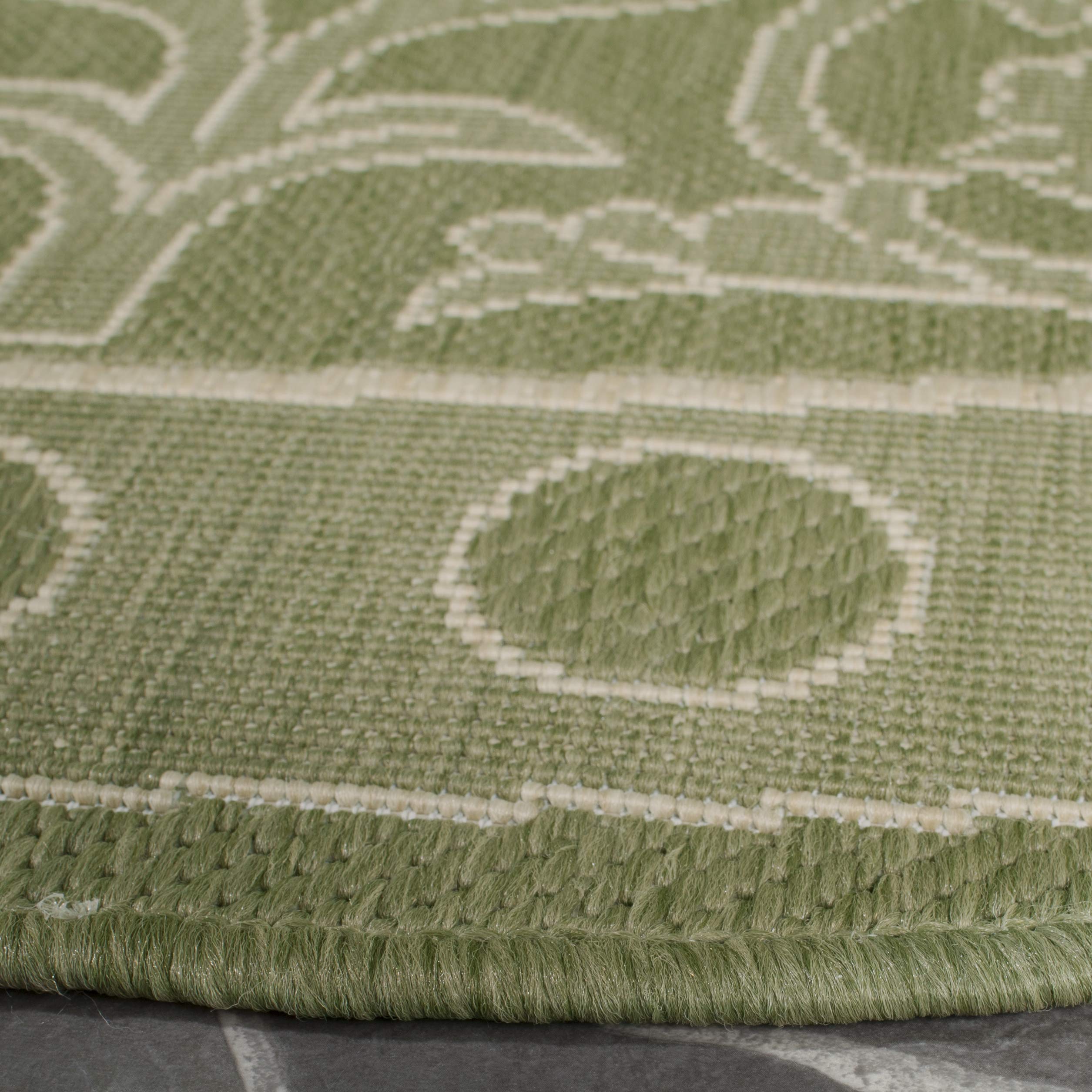 SAFAVIEH Courtyard Collection 6'7