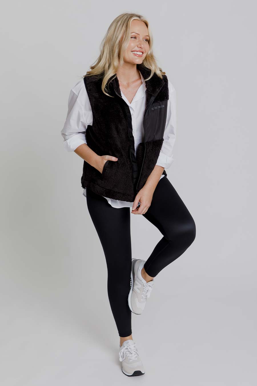 Tech Teddy Vest - Soft & Warm Fleece Vest for Men & Women - Cozy Winter Layering for Outdoor Activities & Casual Wear