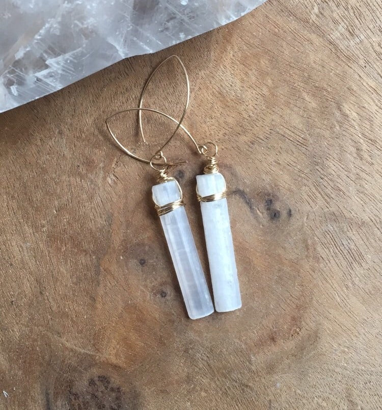 Healing Selenite Crystal Necklace for Women - Silver or Gold Plated Pendant for Chakra Balancing, Stress Relief & Spiritual Protection - Perfect for Meditation, Yoga & Energy Cleansing