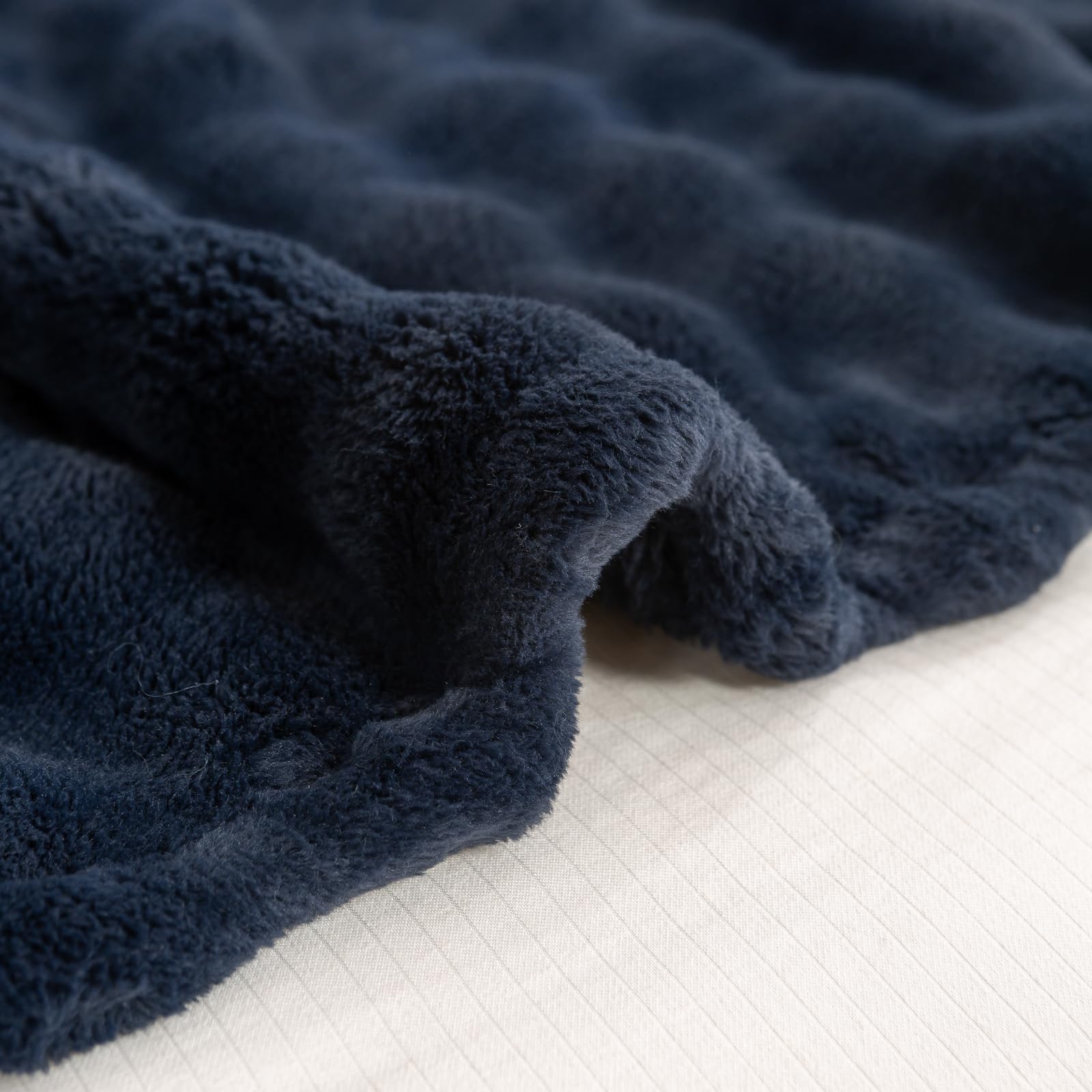 YUSOKI 3D Bubble Faux Fur Twin Blanket - Ultra Soft Cozy Fuzzy Thick Throw Blanket for Couch, Sofa, Bed - 60x80 Inches Navy Blue - Perfect for Home Decor, Gifts & Winter Warmth
