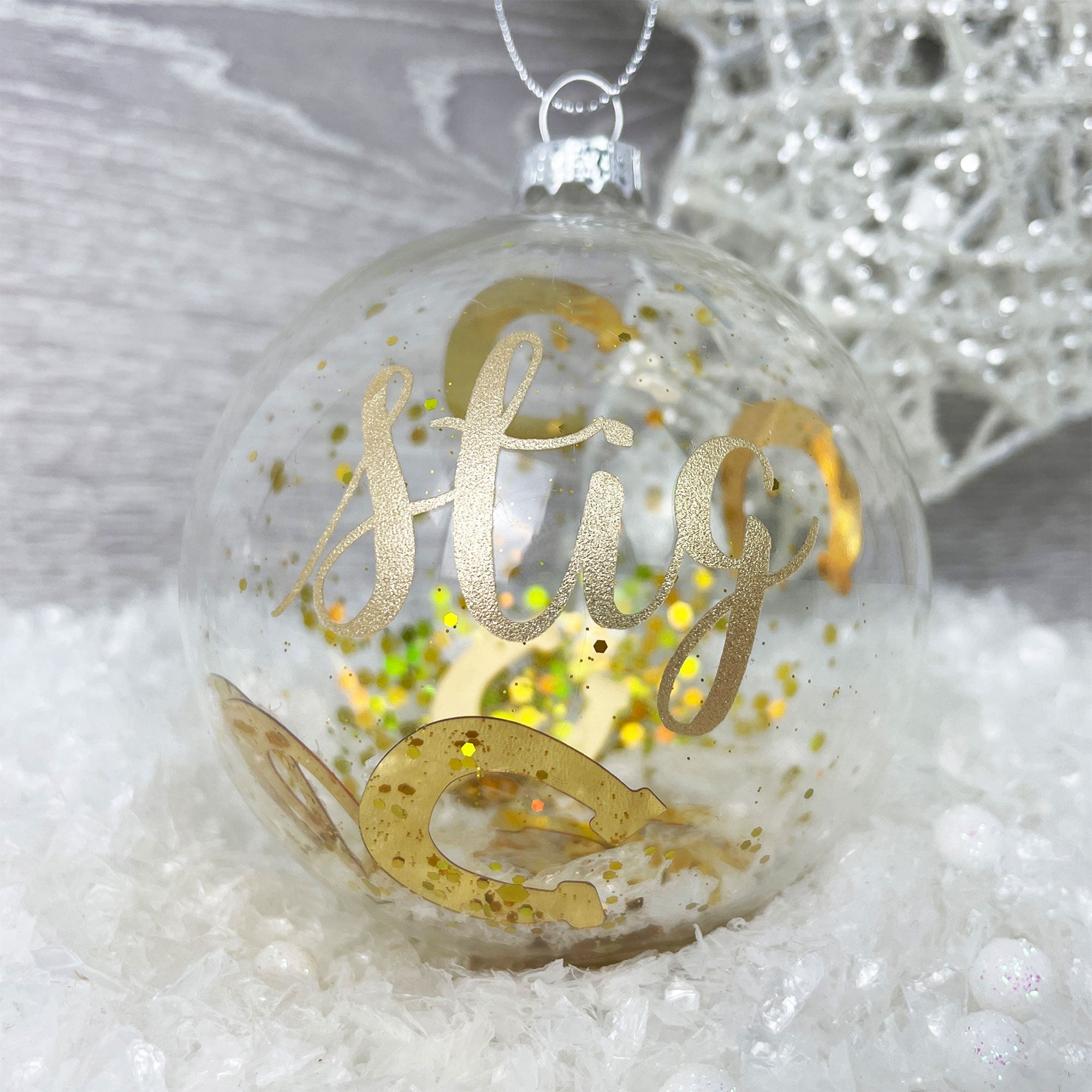 Personalized Gold Horseshoe Pet Ornament - Custom Pet ID Tag for Dogs & Cats - Perfect for Christmas Tree Decor, Pet Collar Charm, and Gift Giving