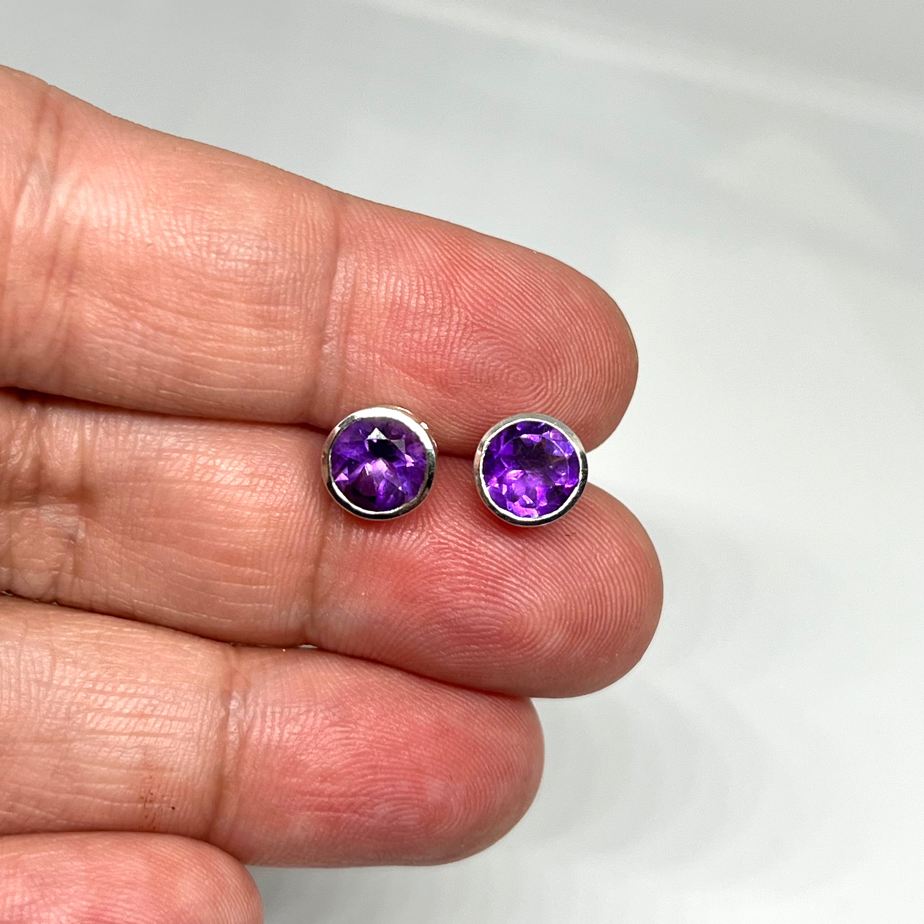 7mm Round Faceted Gemstone Stud Earrings - Decorative Bezel Set for Women, Hypoallergenic Jewelry - Perfect for Daily Wear, Parties & Special Occasions