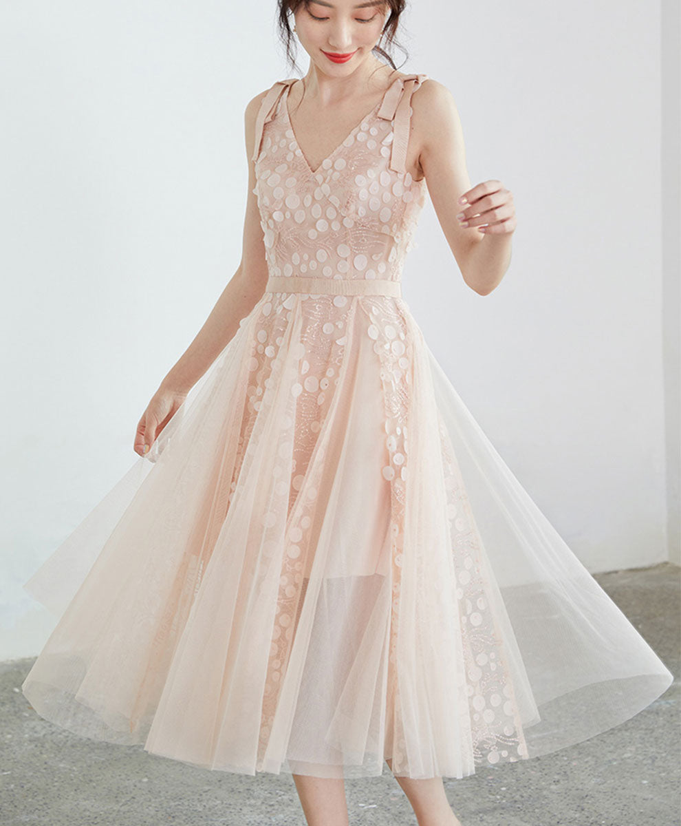 Elegant Light Pink Tulle V-Neck Lace Short Prom Dress for Homecoming - Perfect for Parties, Dances & Special Occasions