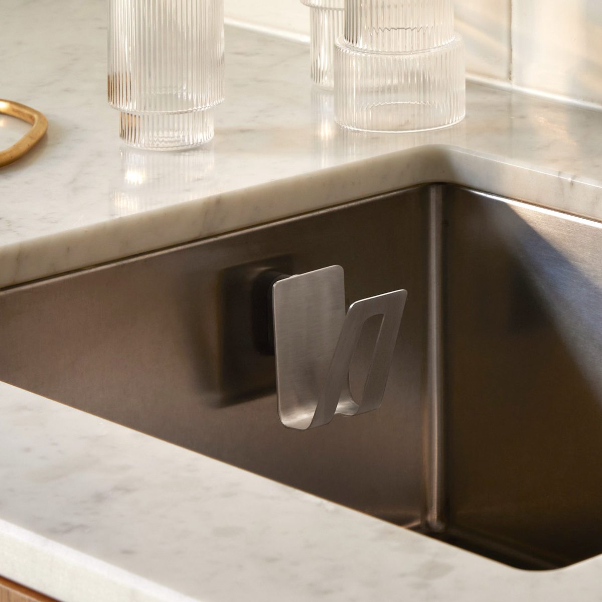 MAGISSO Magnetic Sponge Holder for Kitchen Sink - Stainless Steel Sponge Caddy with Strong Magnet - Perfect for Organizing Sponges, Brushes & Cleaning Tools by Sink