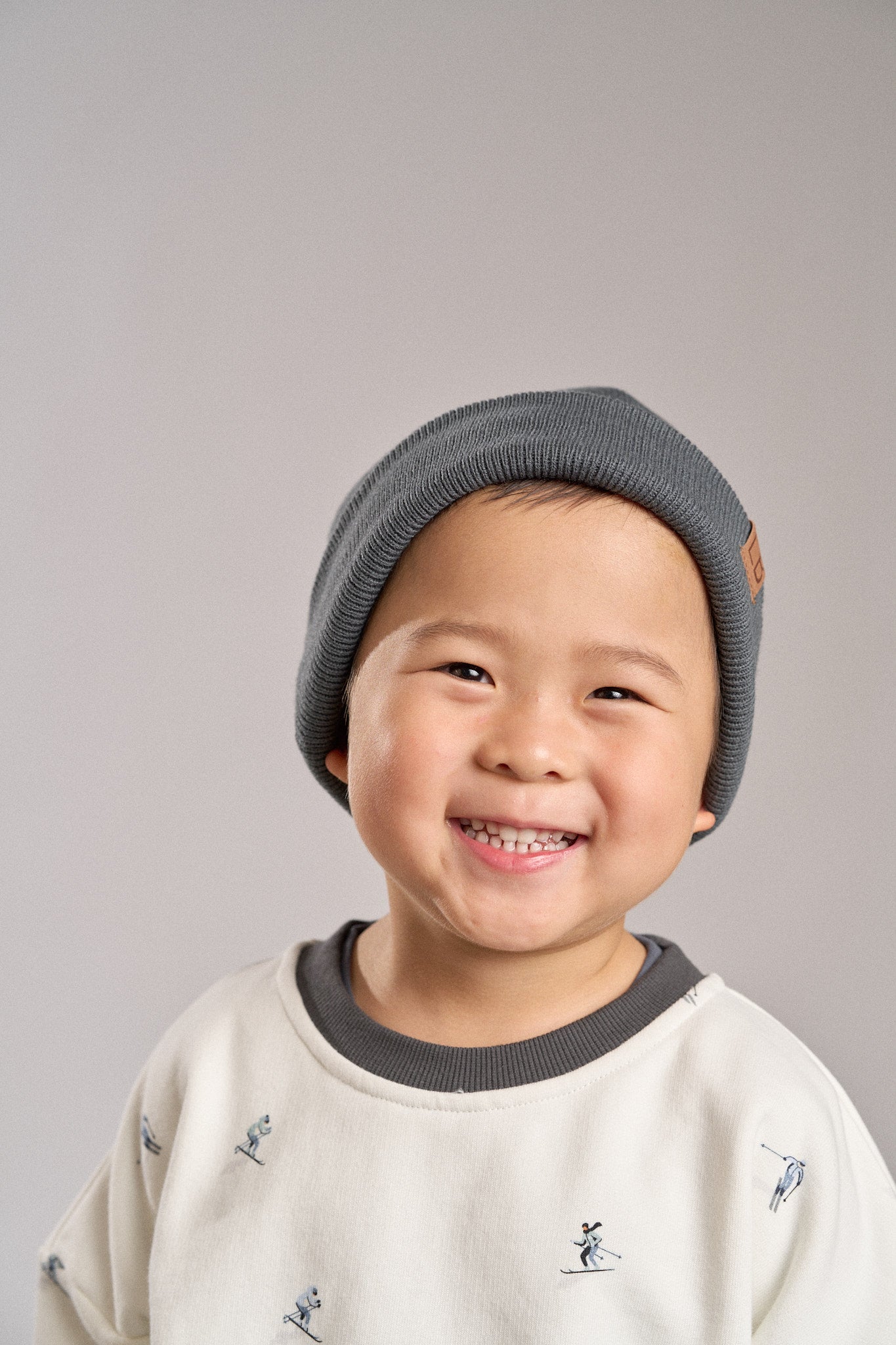 Warm Knit Beanie Hat in Smoke Gray - Cozy Winter Accessory for Men & Women | Perfect for Outdoor Activities, Skiing, and Casual Wear