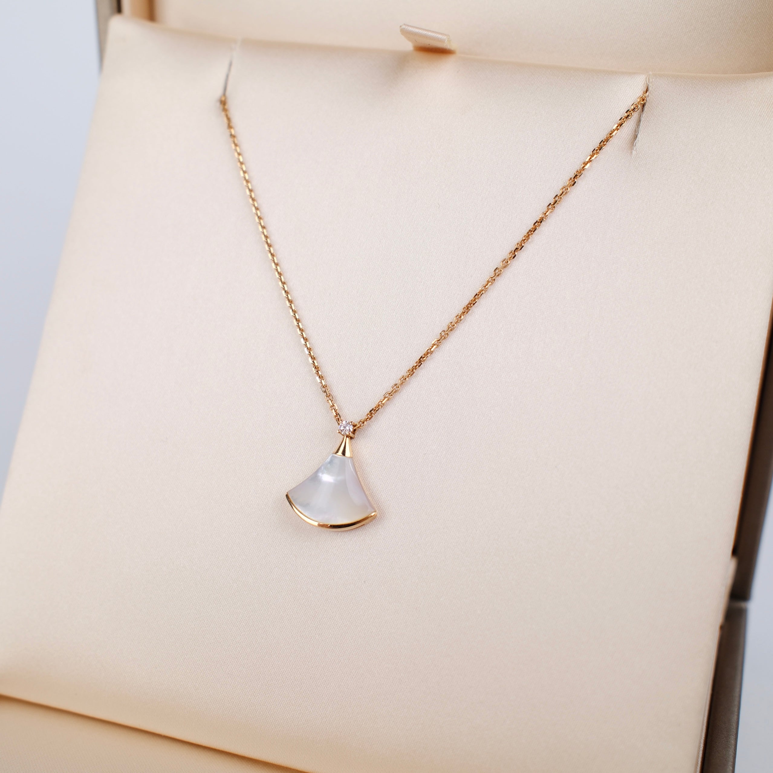 Bvlgari Diva Dream Necklace - 18K Rose Gold with Mother of Pearl Pendant | Elegant Jewelry for Women, Perfect for Weddings, Parties & Special Occasions