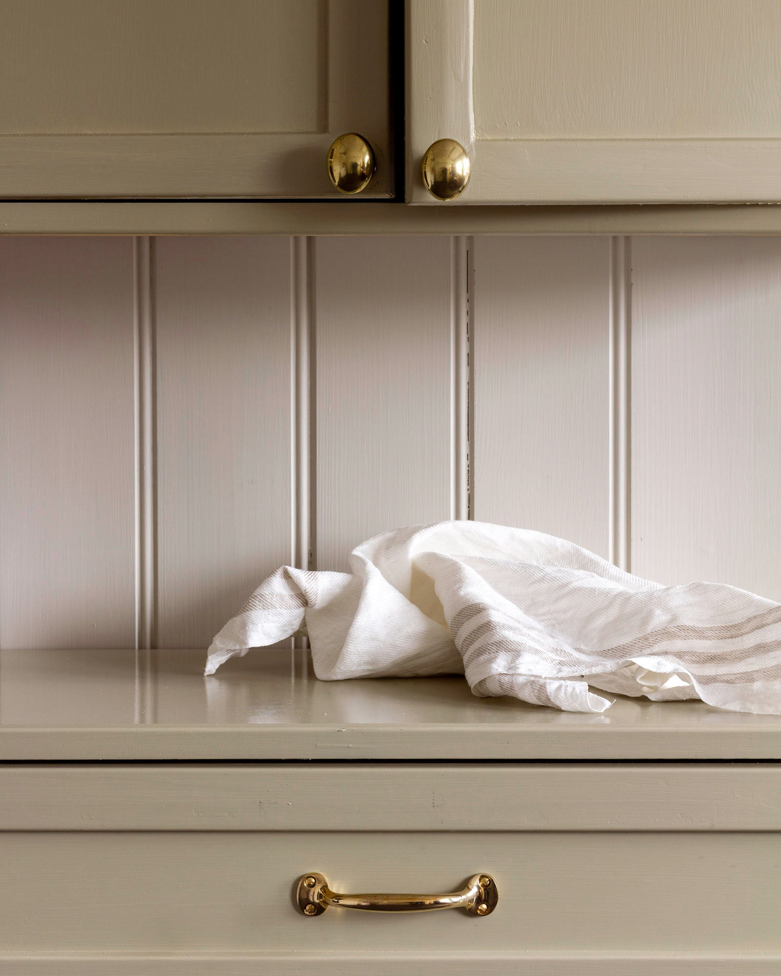 Knopp 40mm Oval Brass Cabinet Knob - Elegant Hardware for Kitchen Cabinets, Dressers & Furniture Drawers