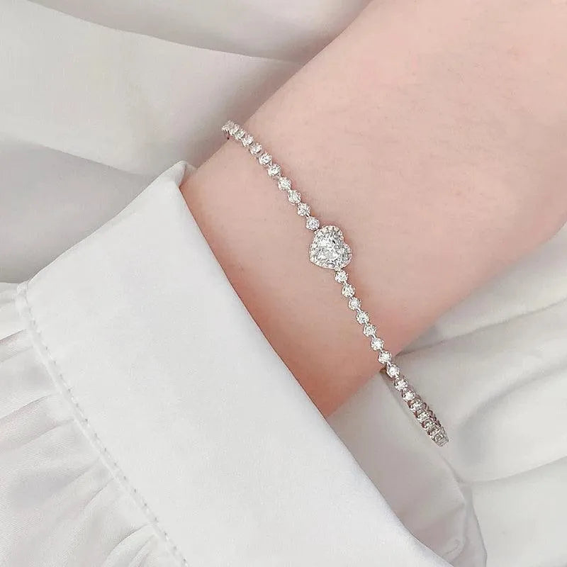 18K White Gold Diamond Heart Bracelet for Women - Luxury Engagement & Wedding Jewelry - Perfect for Anniversaries, Proposals & Special Occasions