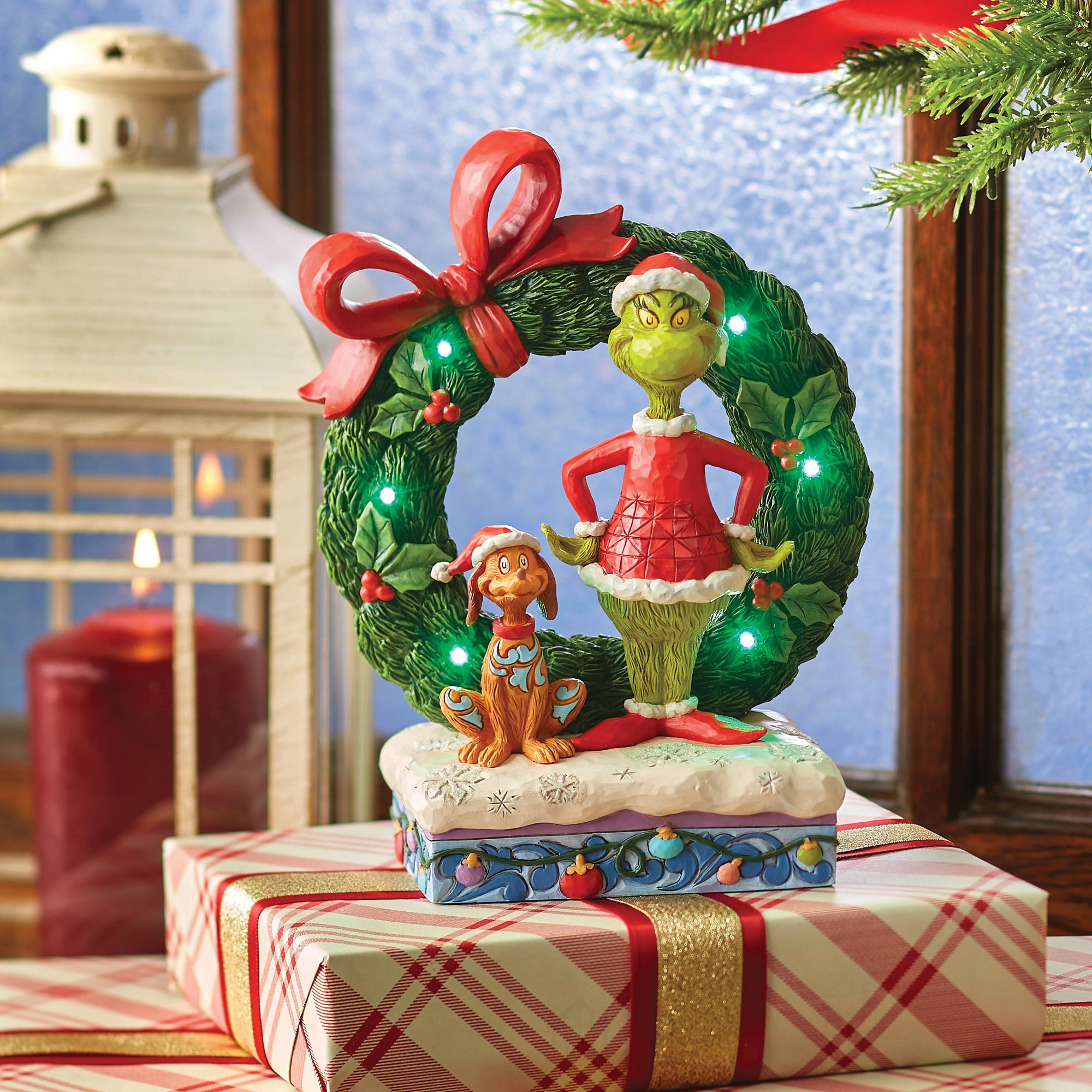 Grinch & Max in Wreath Figurine - Christmas Decor, Holiday Home Decoration, Collectible Gift for Xmas - Perfect for Tree Topper, Mantel Display, and Party Centerpiece