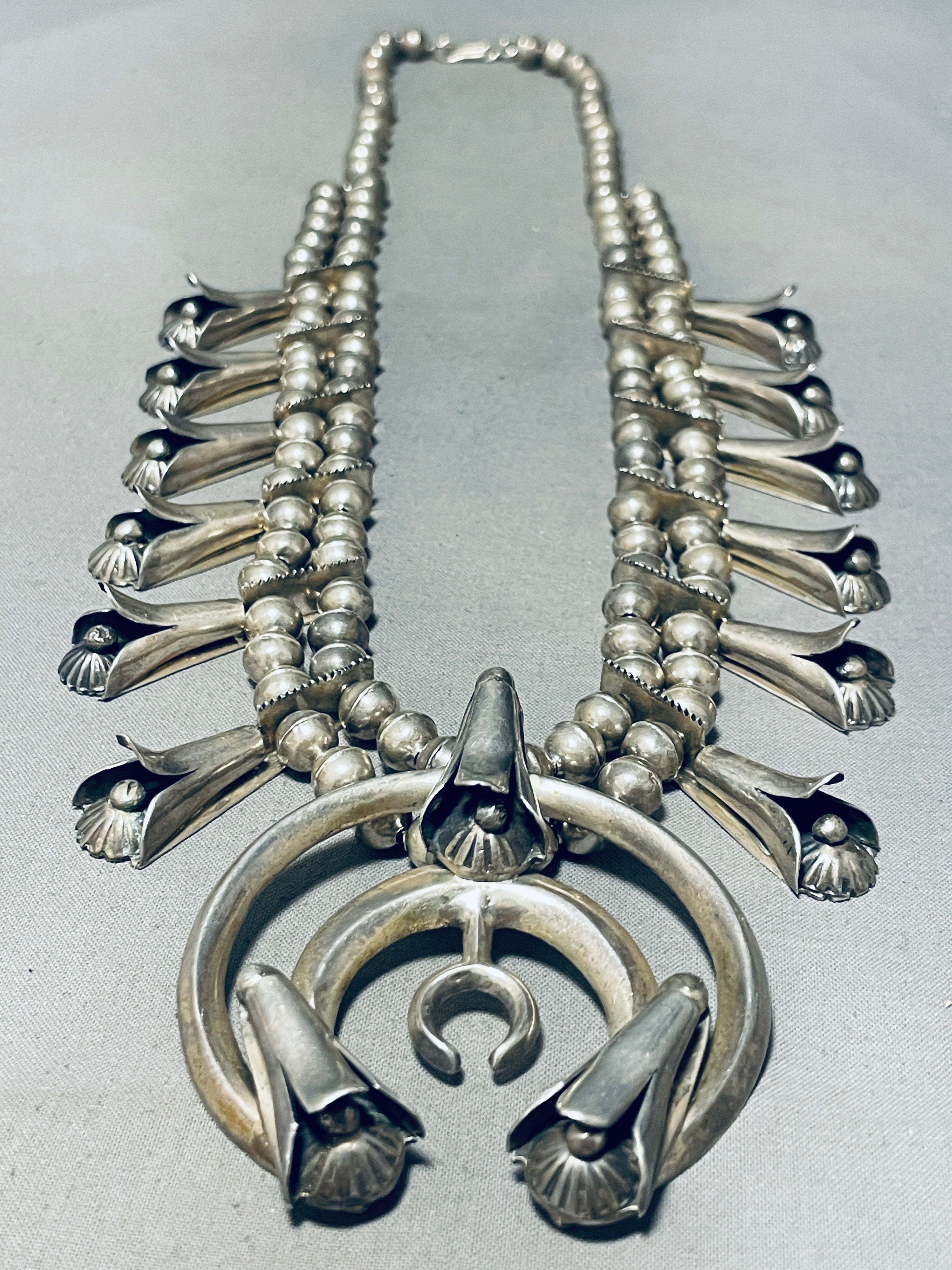 187 Grams Fab!! Vintage Native American Navajo All Sterling Silver Squash Blossom Necklace