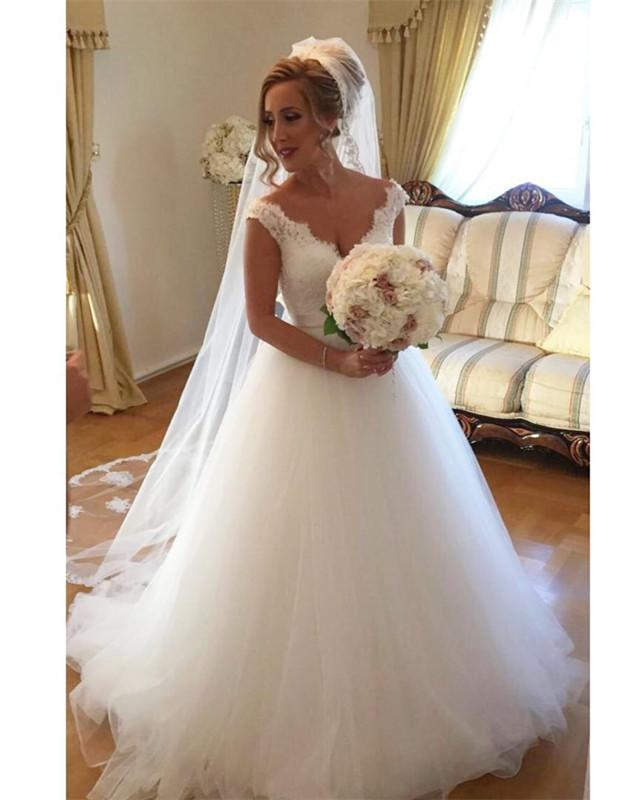 Elegant A-Line Lace V-Neck Tulle Princess Floor-Length Wedding Dress for Brides – Perfect for Church Ceremonies, Beach Weddings & Formal Receptions