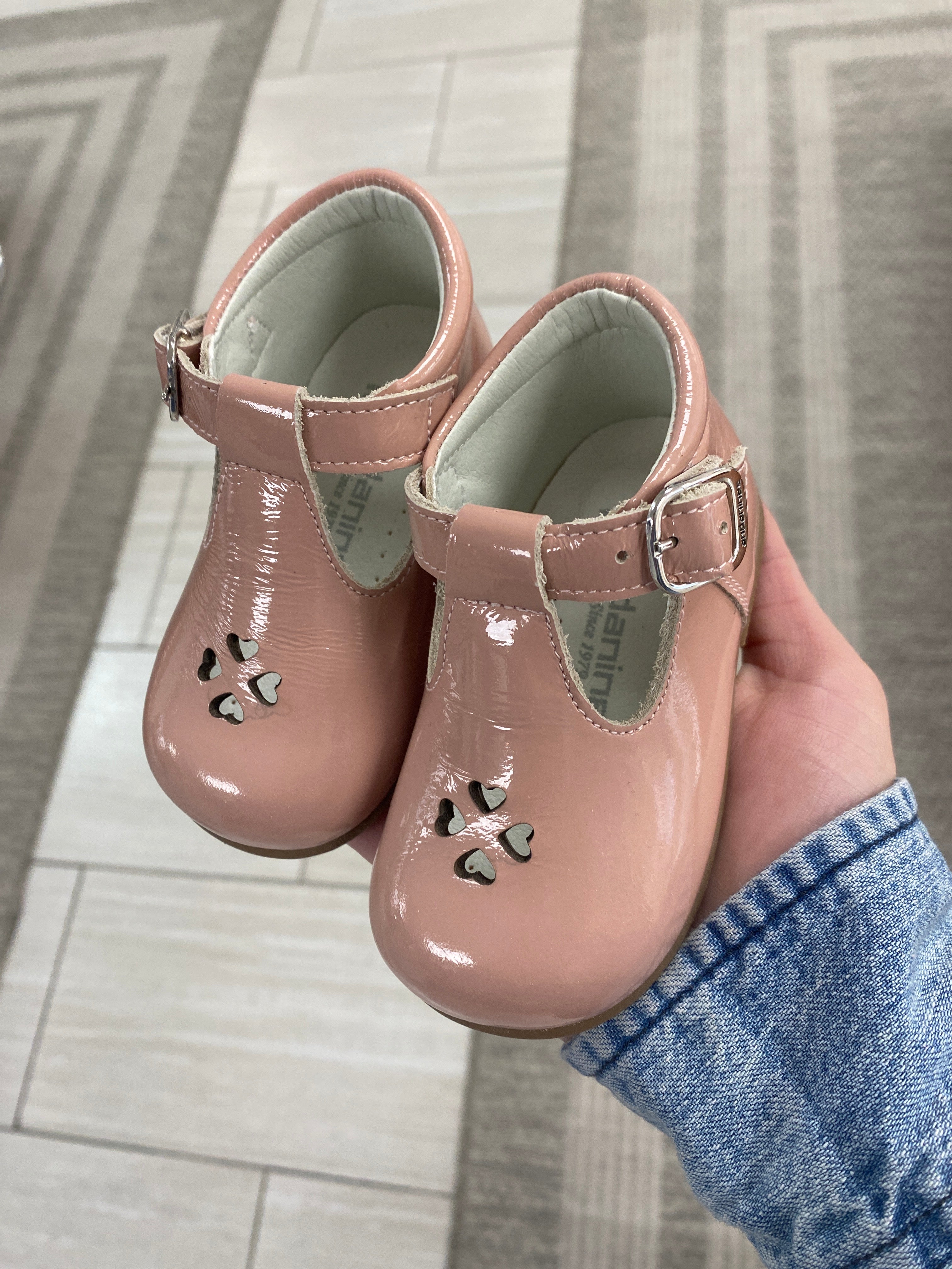 Andanines Rose Patent Heart Baby Shoes - Soft & Comfortable First Walkers for Infants & Toddlers - Perfect for Special Occasions, Photo Shoots & Everyday Wear