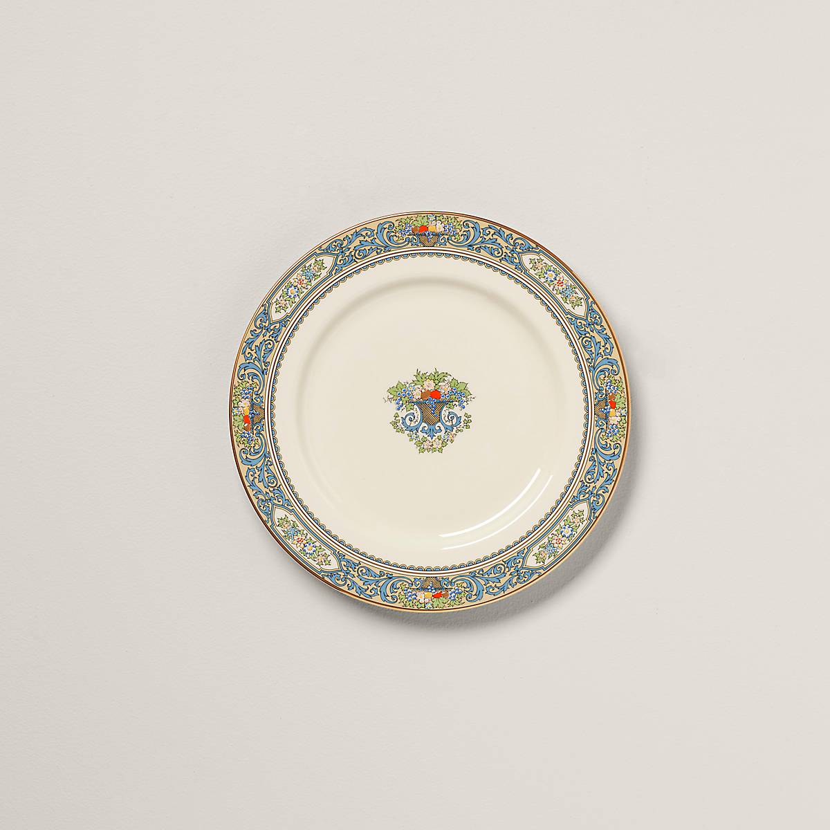 Elegant Autumn-Themed Dinner Plates Set - Fall Harvest Decor for Thanksgiving, Holiday Dining & Seasonal Table Setting