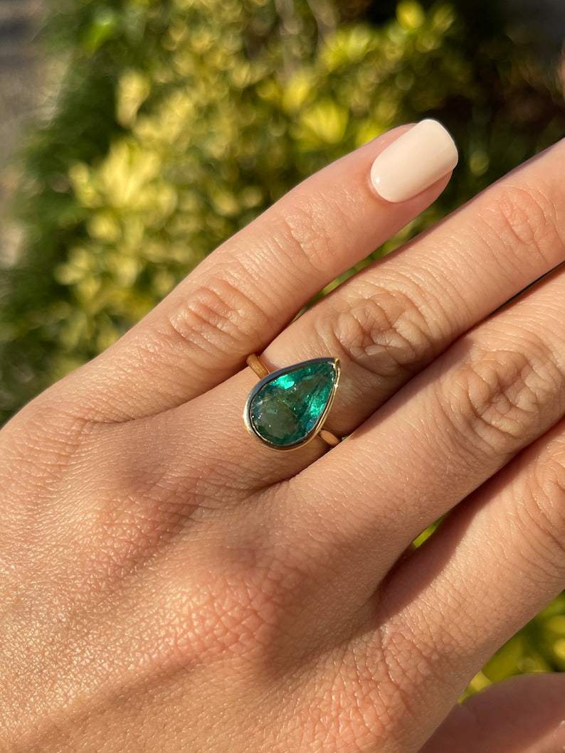 5.05ct 18K Gold Natural Pear Cut Dark Forest Green Emerald Ring for Women - Elegant Statement Jewelry for Evening Parties, Weddings & Special Occasions