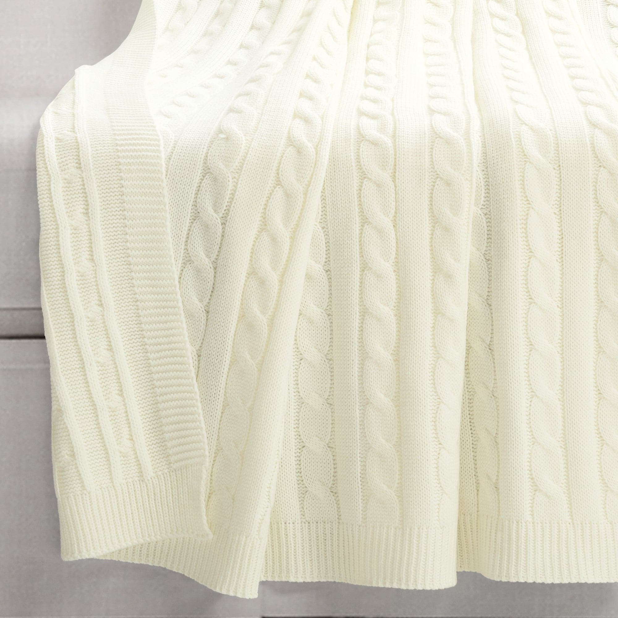 Soft Knitted Cable Throw Blanket - Cozy & Warm for Bed, Couch, and Home Decor - Perfect for Winter, Gifts, and Relaxation