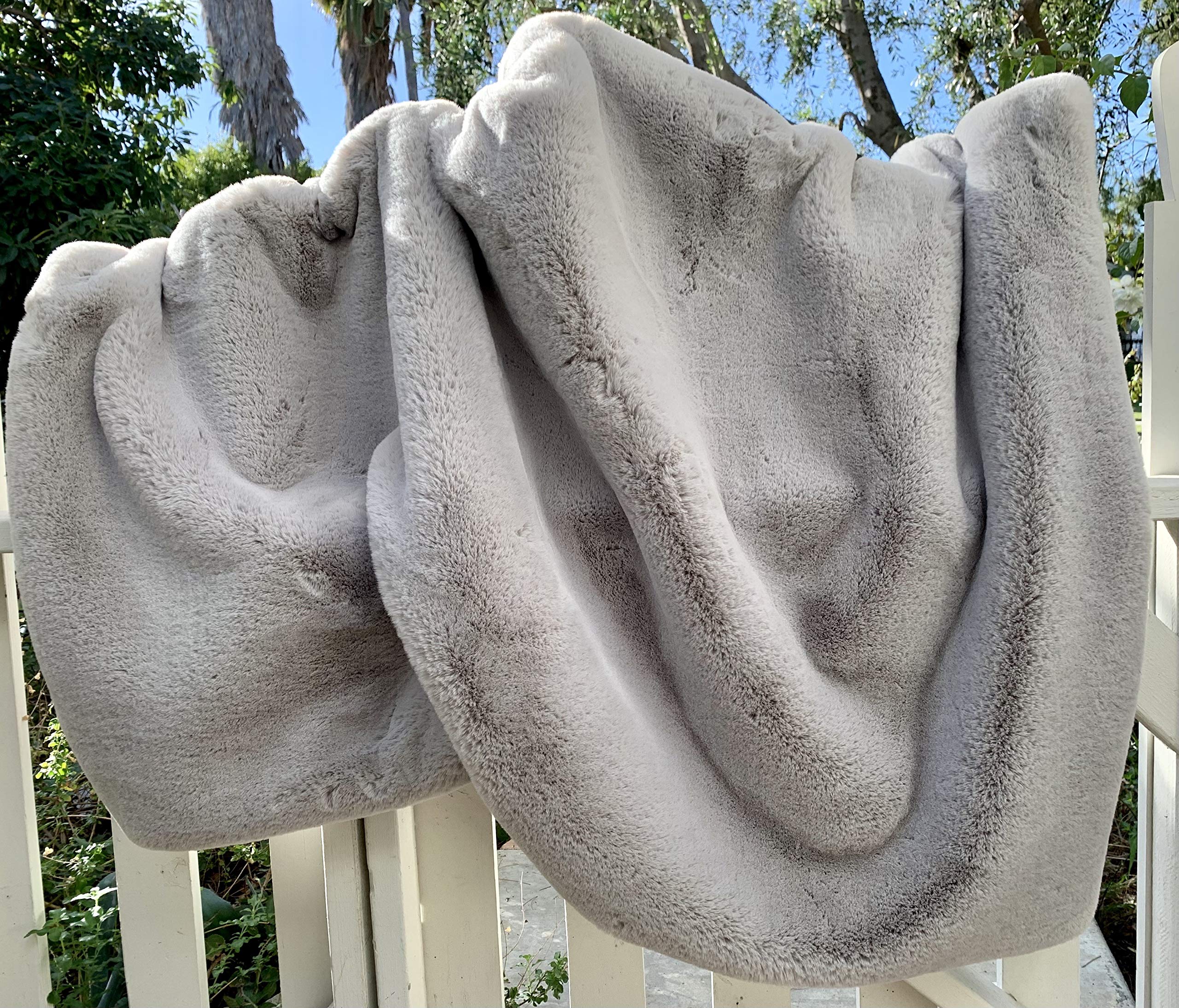 Soft Cozy Faux Fur Blanket - Luxurious Ultra Plush Throw for Couch, Bed & Sofa - Perfect for Winter Nights, Movie Time & Home Decor