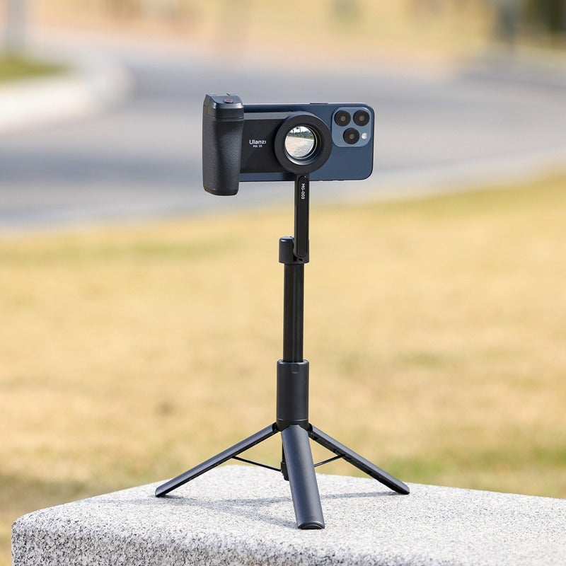 Ulanzi MA35 MagSafe Bluetooth Camera Shutter & Grip for iPhone - Wireless Remote Control for Smartphone Photography, Vlogging & Content Creation