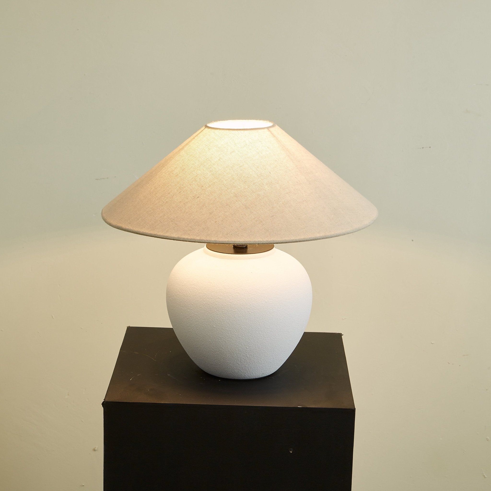 Erison Ceramic Table Lamp - Modern Decorative Lighting for Living Room, Bedroom & Office - Warm White LED Bulb Included