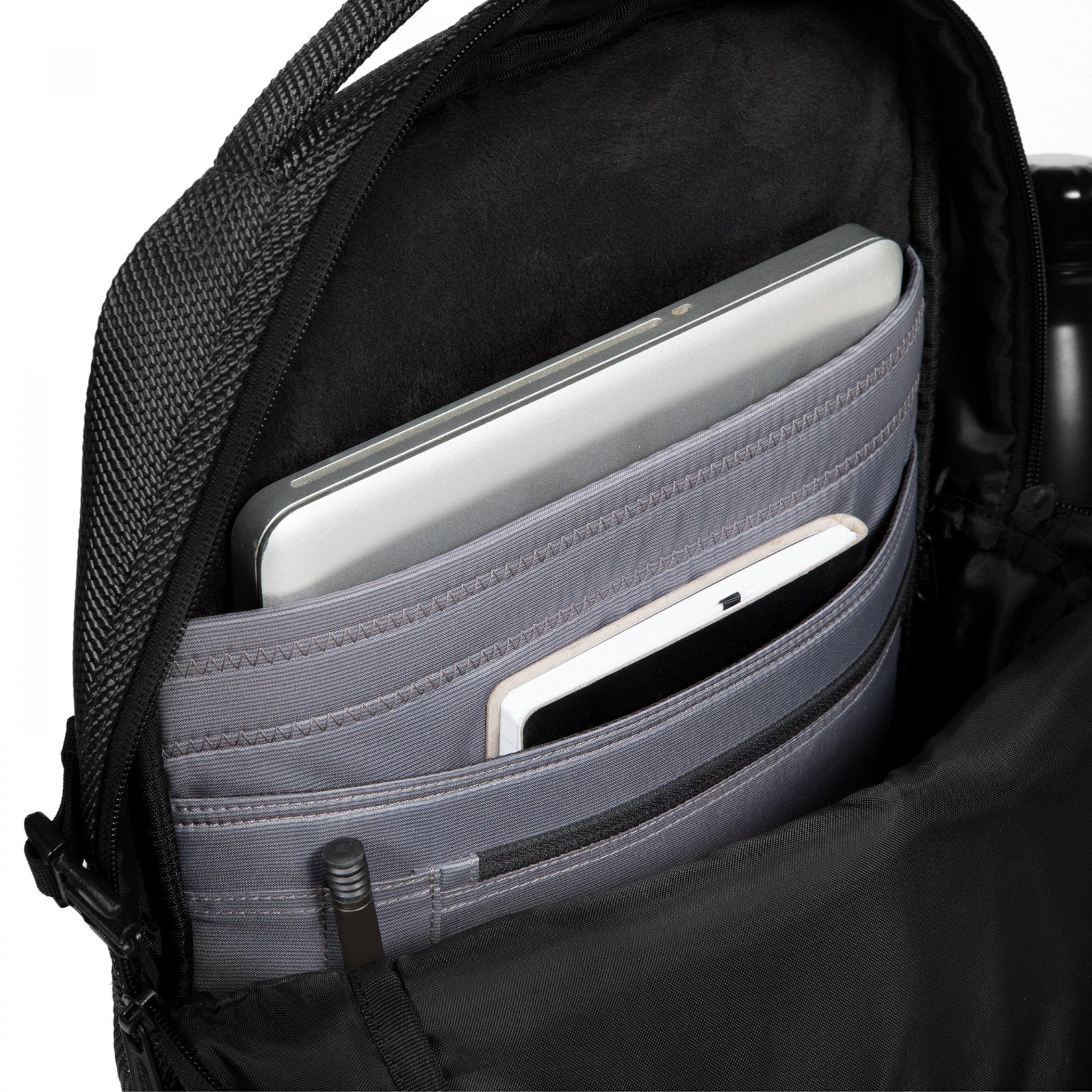 Eastpak Tecum M CNNCT Backpack - Stylish & Durable Laptop Backpack for Work, School & Travel - Water-Resistant Coat Protection for Commuters & Students