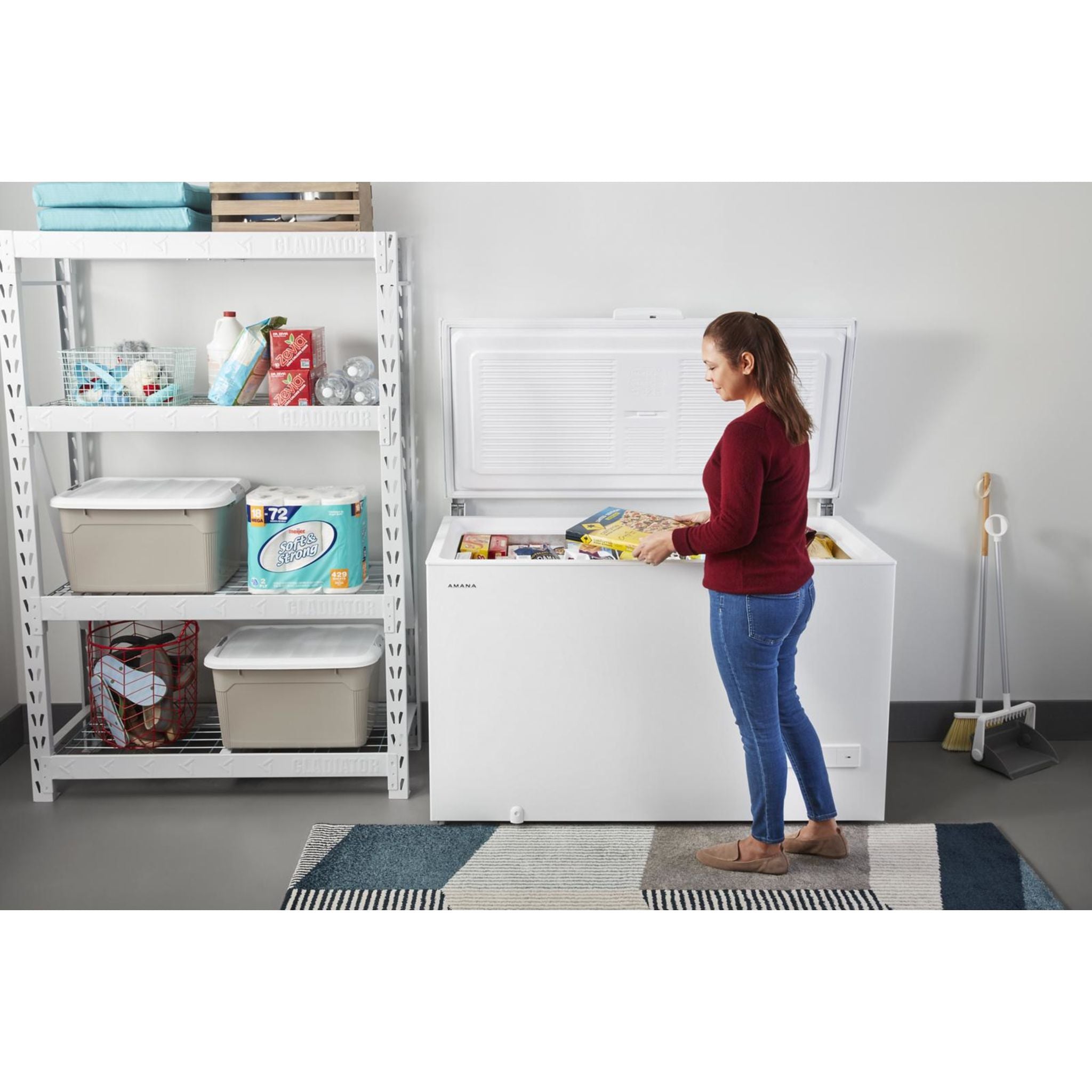 Amana AZC5216LW 7.0 Cu. Ft. Chest Freezer in White - Energy Efficient, Deep Freeze Storage for Home, Garage, or Basement - Perfect for Bulk Food, Meat, and Frozen Goods