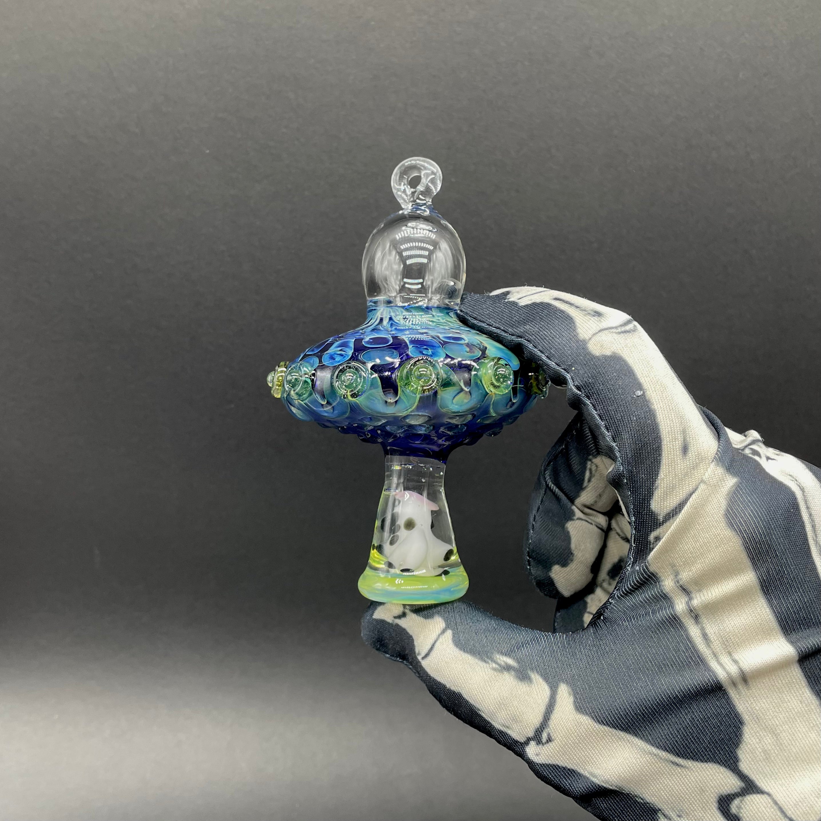 Alien Abduction Cow Ornament - UFO Abduction Christmas Tree Decor - Funny Sci-Fi Farm Animal Hanging Decoration for Holidays, Gag Gifts & UFO Enthusiasts