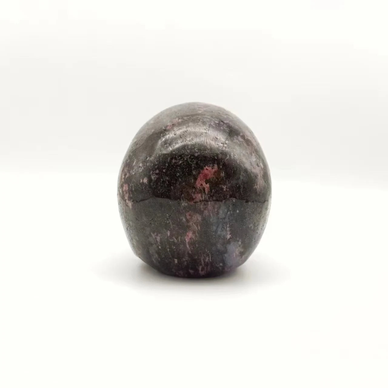 Natural Dark Rhodonite Skull Healing Crystal - Hand-Polished Gemstone Sculpture for Home Decor, Meditation, and Halloween Gifts | Spiritual Healing, Altar Decor, Unique Present
