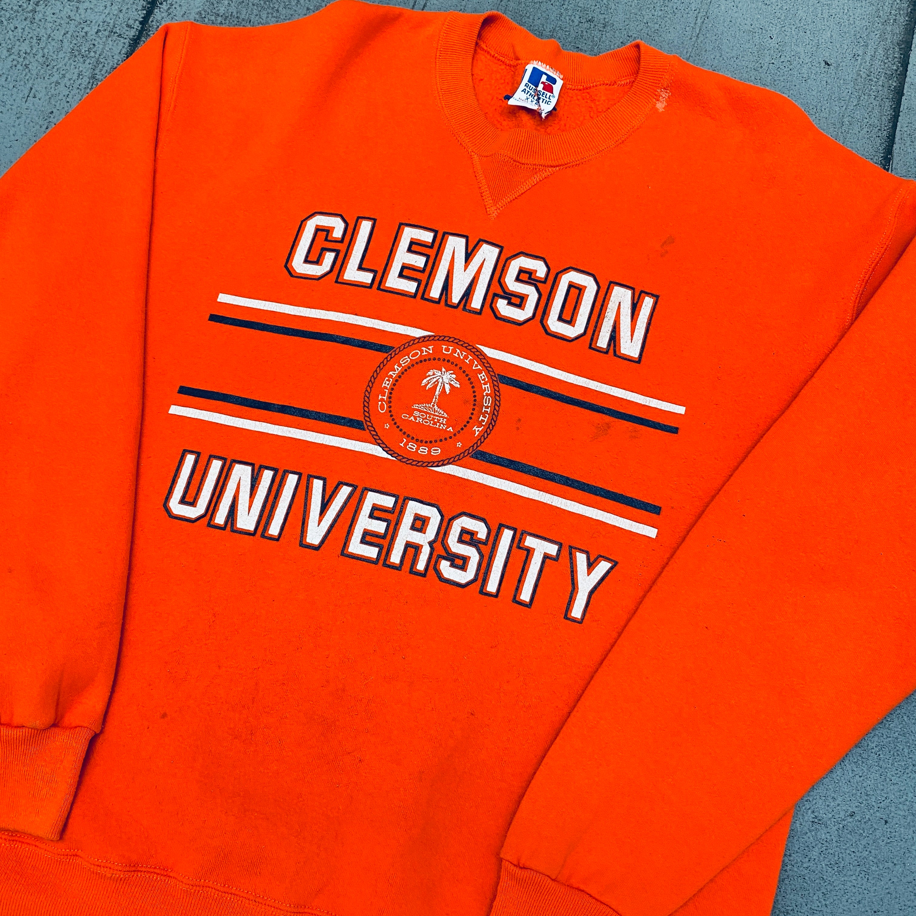1990s Clemson Tigers Russell Athletic University Seal Graphic Sweatshirt XL | Vintage College Football Apparel for Game Day & Fan Collection