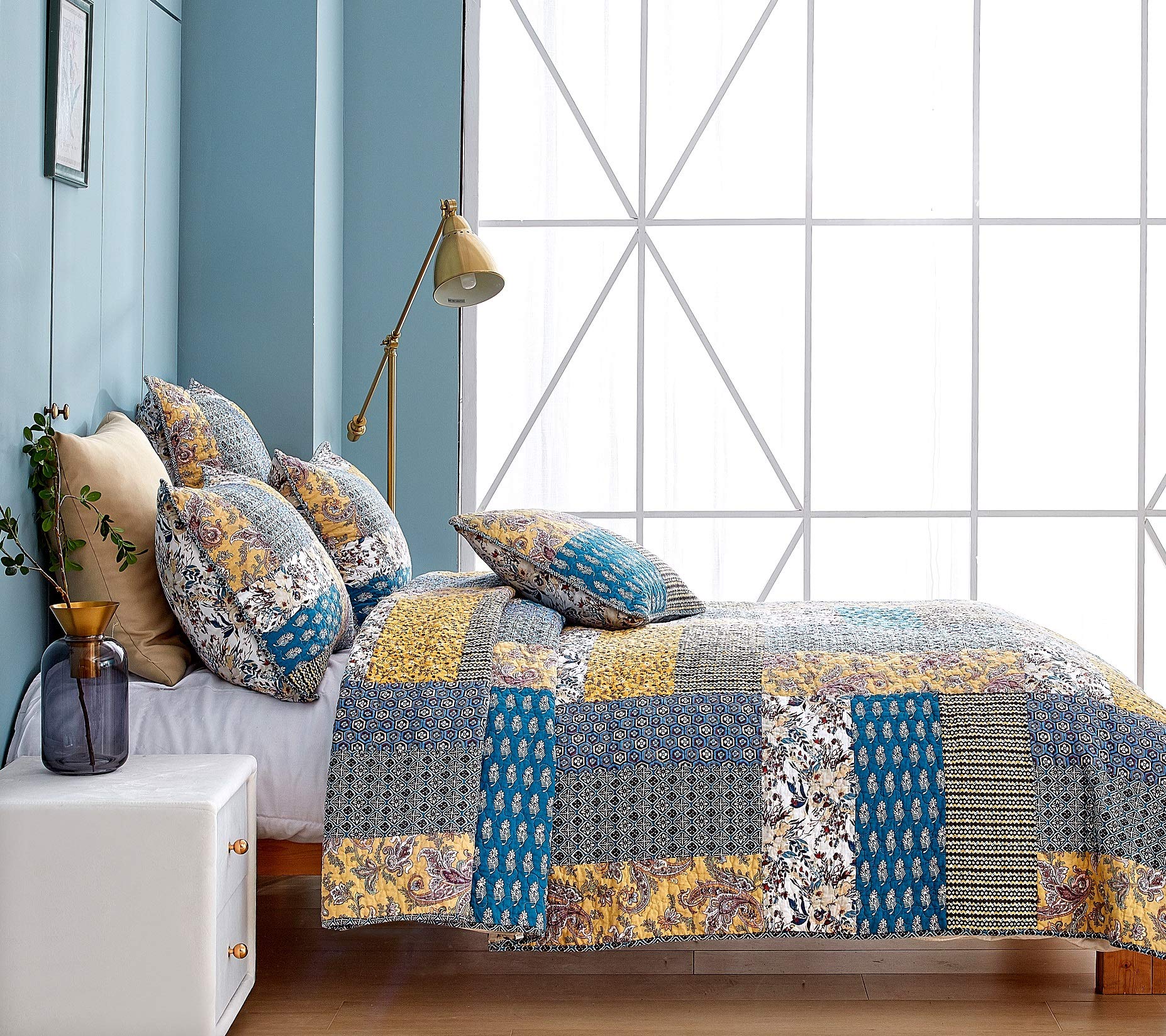Royal Chambers 3-Piece Patchwork Floral Quilt Set - Cal King Size, Luxury Bedding for Master Bedroom, Guest Room & Cozy Home Decor