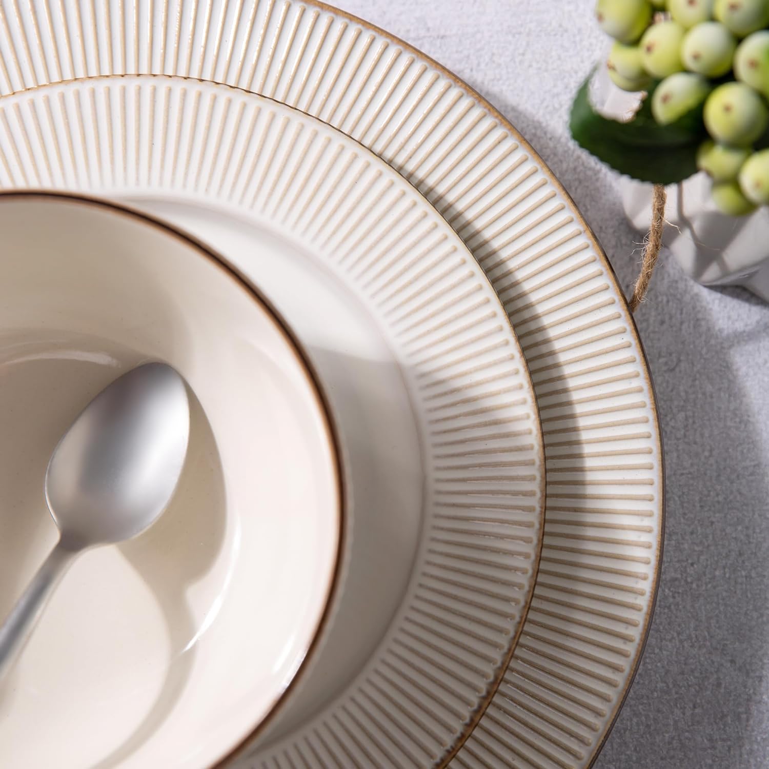 GBHOME 18-Piece Ceramic Dinnerware Set - Elegant Embossed Stoneware Plates & Bowls, Dishwasher & Microwave Safe - Perfect for Housewarming, Wedding Gifts & Family Dining (Service for 6) | Ideal for Everyday Meals, Dinner Parties & Special Occasions