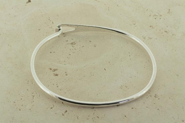 Elegant Curved Hook Bangle Bracelet for Women - Stylish Boho Jewelry for Everyday Wear & Special Occasions