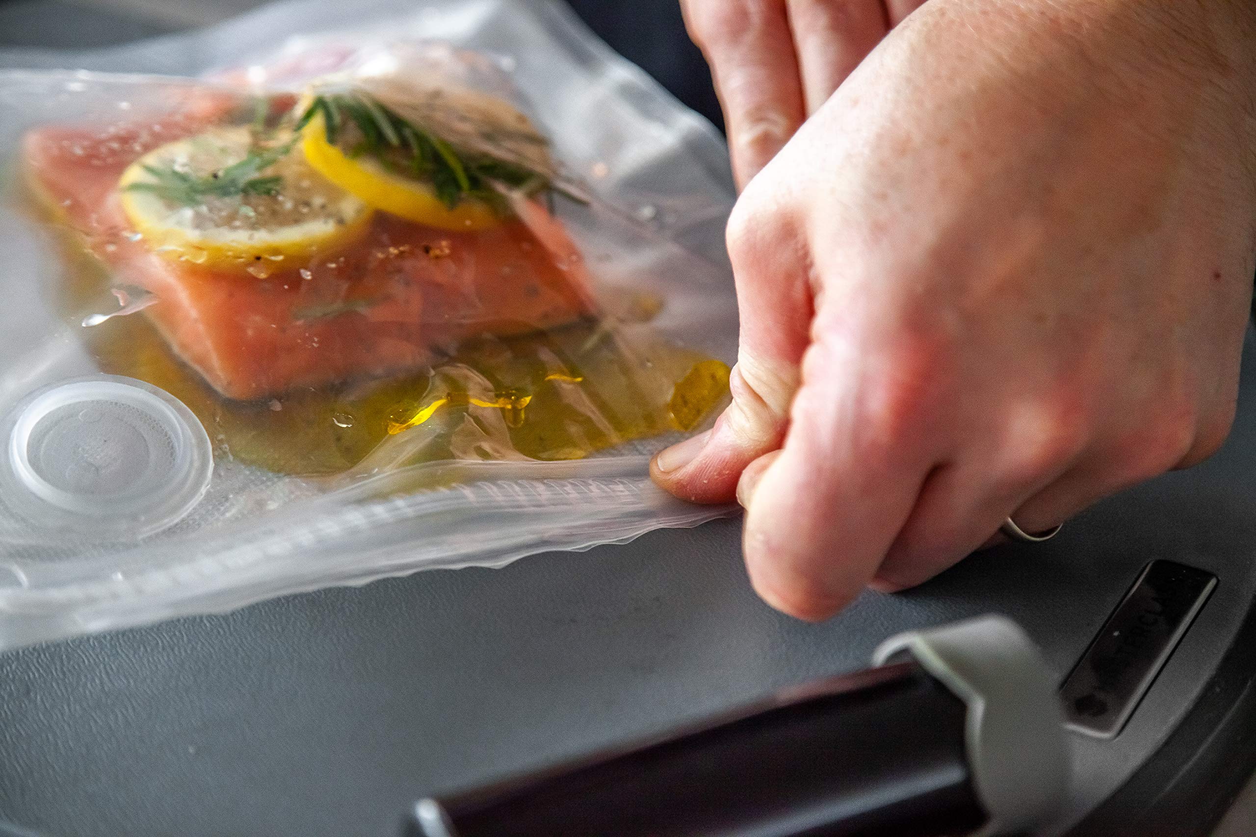 Premium Food Vacuum Sealer Machine with 4 Reusable Vacuum Bags (24x24cm) - Perfect for Meal Prep, Sous Vide, and Long-Term Food Storage