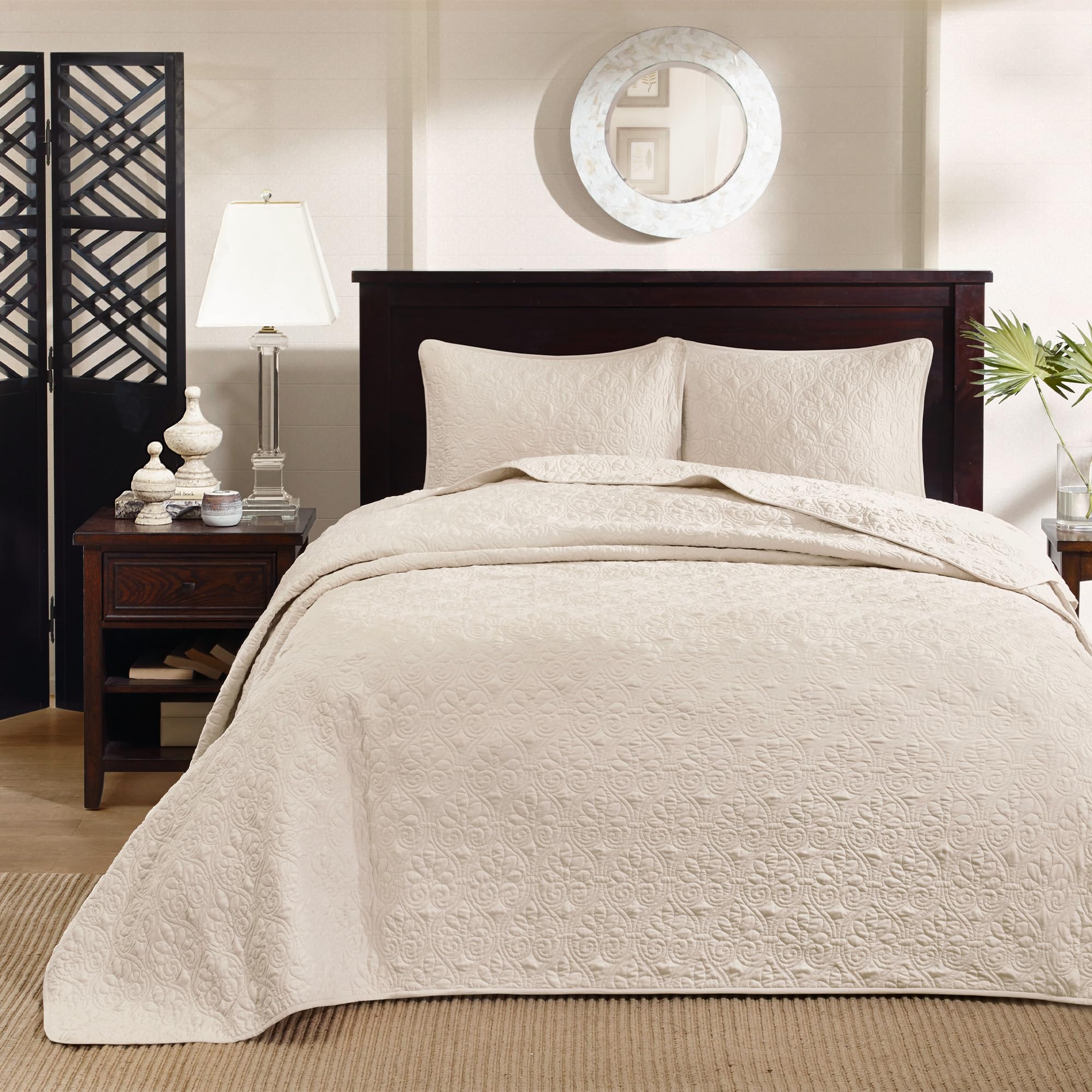 Madison Park Quebec Queen Size Quilt Bedding Set - Ivory Damask 3-Piece Microfiber Quilted Coverlet | Ultra Soft & Breathable for All Seasons | Perfect for Master Bedroom, Guest Room & Cozy Home Decor