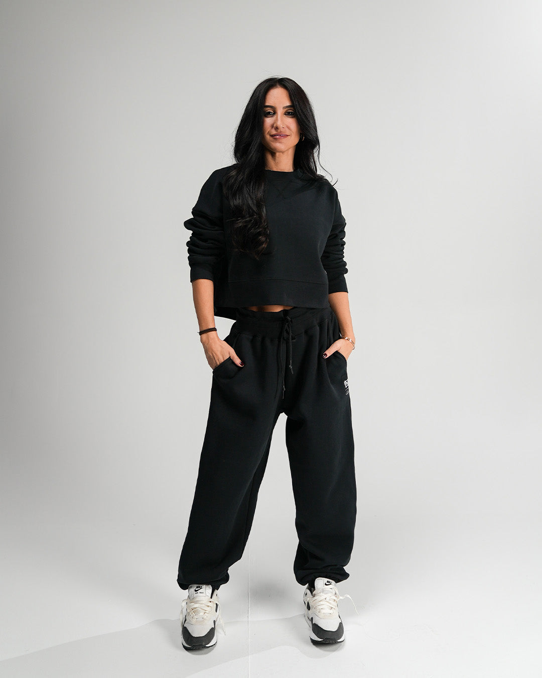 Women's Oversized Crop Crewneck Sweatshirt - Black | Casual Loungewear & Streetwear Fashion for Everyday Comfort