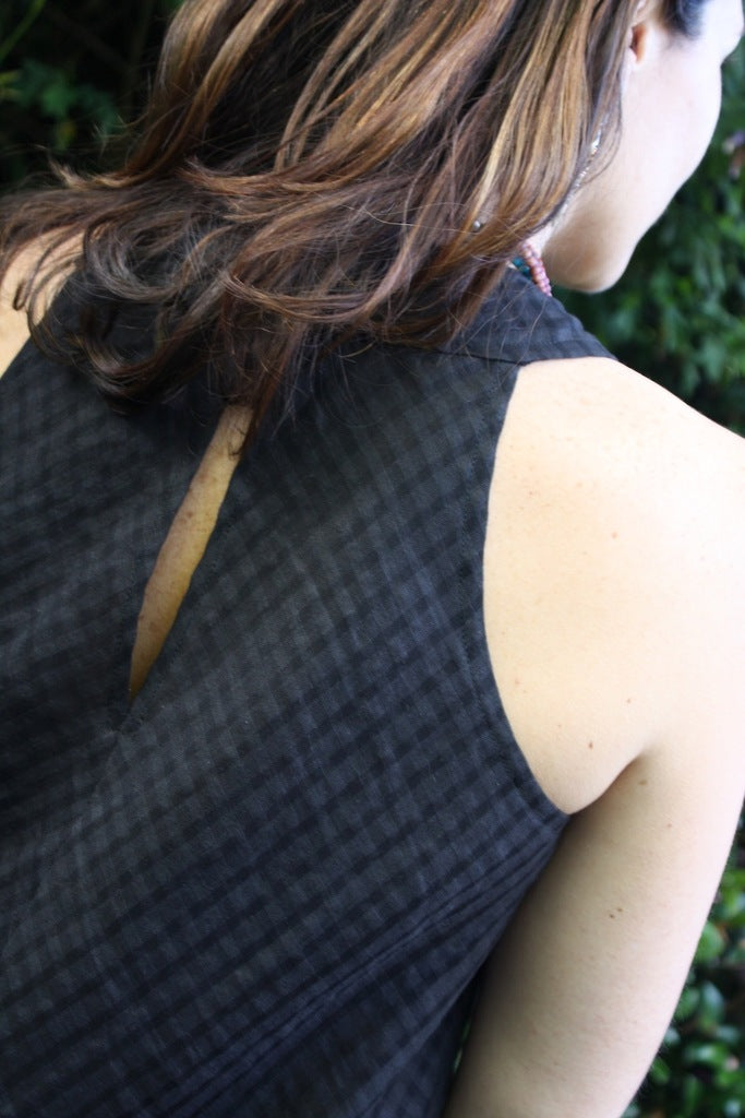 Black Checkered Pattern Scarf - Stylish & Versatile Winter Accessory for Women & Men - Perfect for Casual Outfits, Office Wear & Outdoor Activities