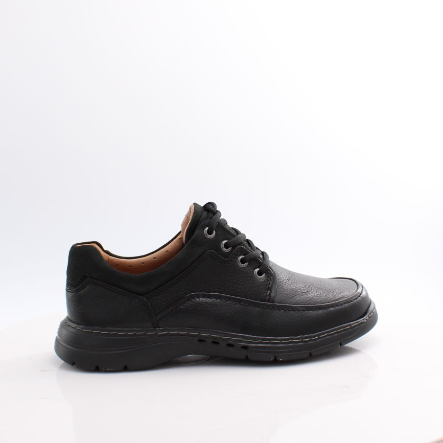 Clarks Women's Brawley Lace EX Wide Width Comfortable Casual Shoes for Walking, Work & Everyday Wear