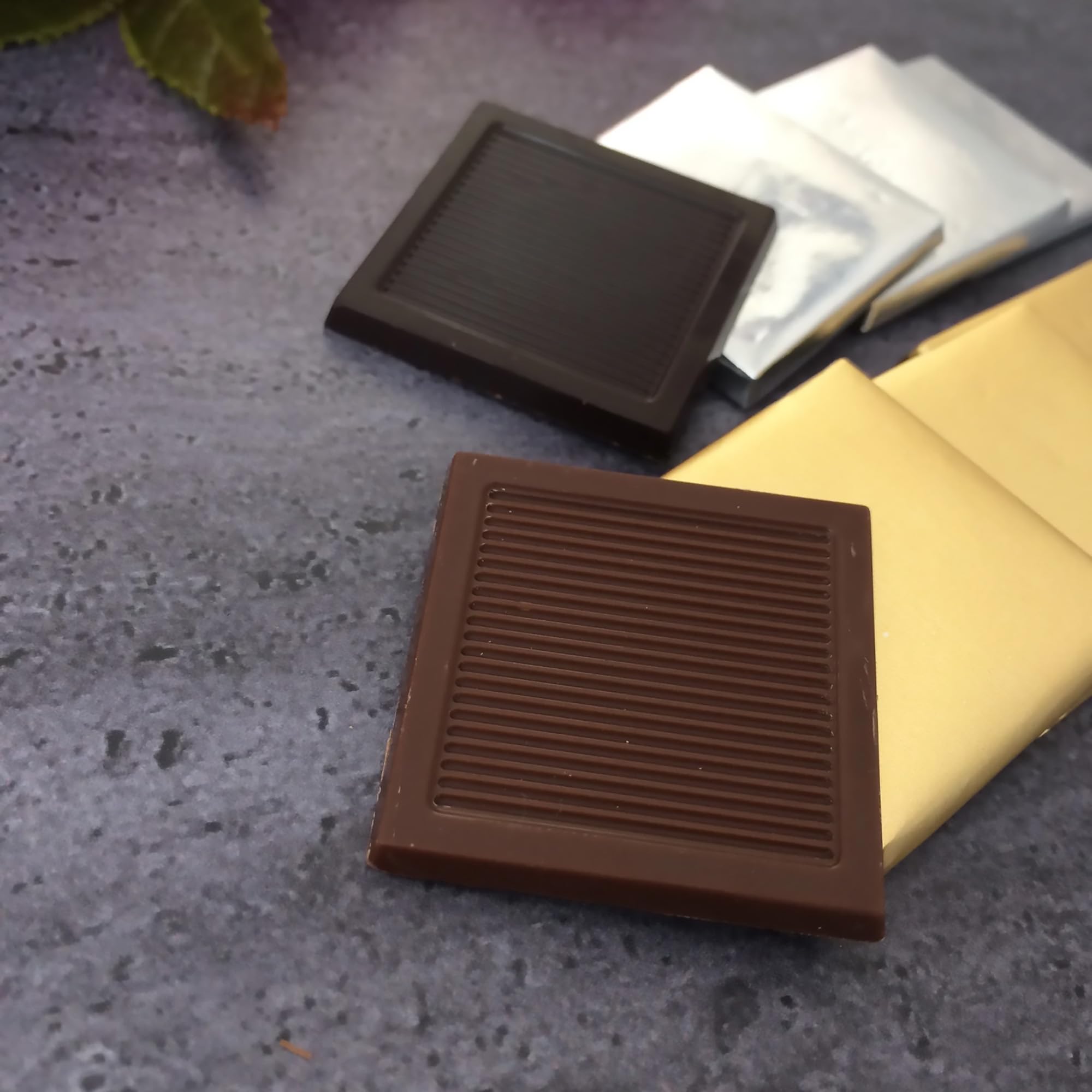 145-Piece Premium Milk Chocolate Bars with Gold Foil Wrapping - 1kg Luxury Neapolitan Chocolate Gift Box for Weddings, Baby Showers & Special Occasions - Perfect for Corporate Gifts, Anniversary Celebrations and Holiday Treats
