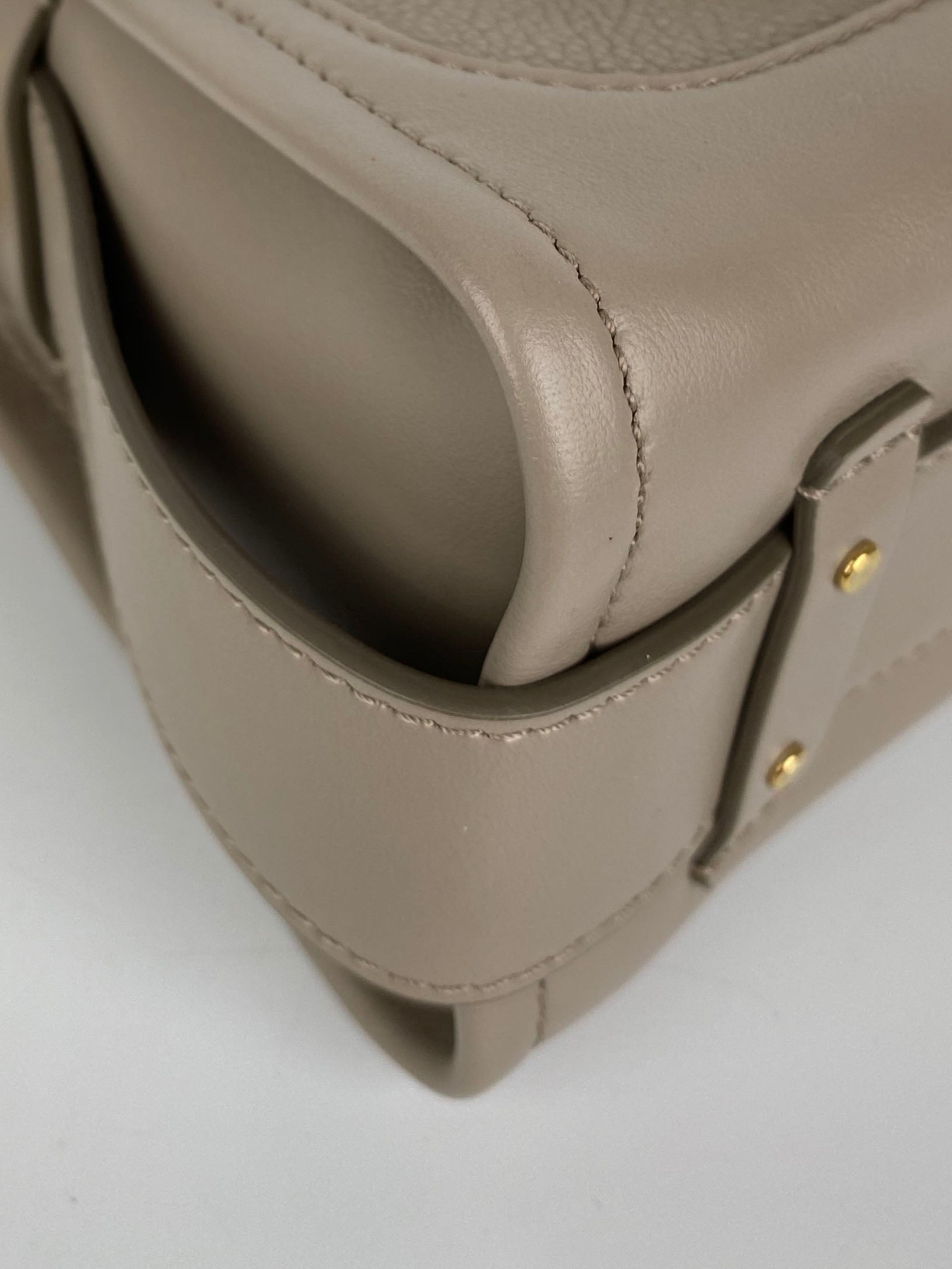 Chloe Motty Grey Mini Tess Day Bag - Stylish Crossbody Purse for Women, Fashionable Everyday Handbag for Work, Travel & Shopping