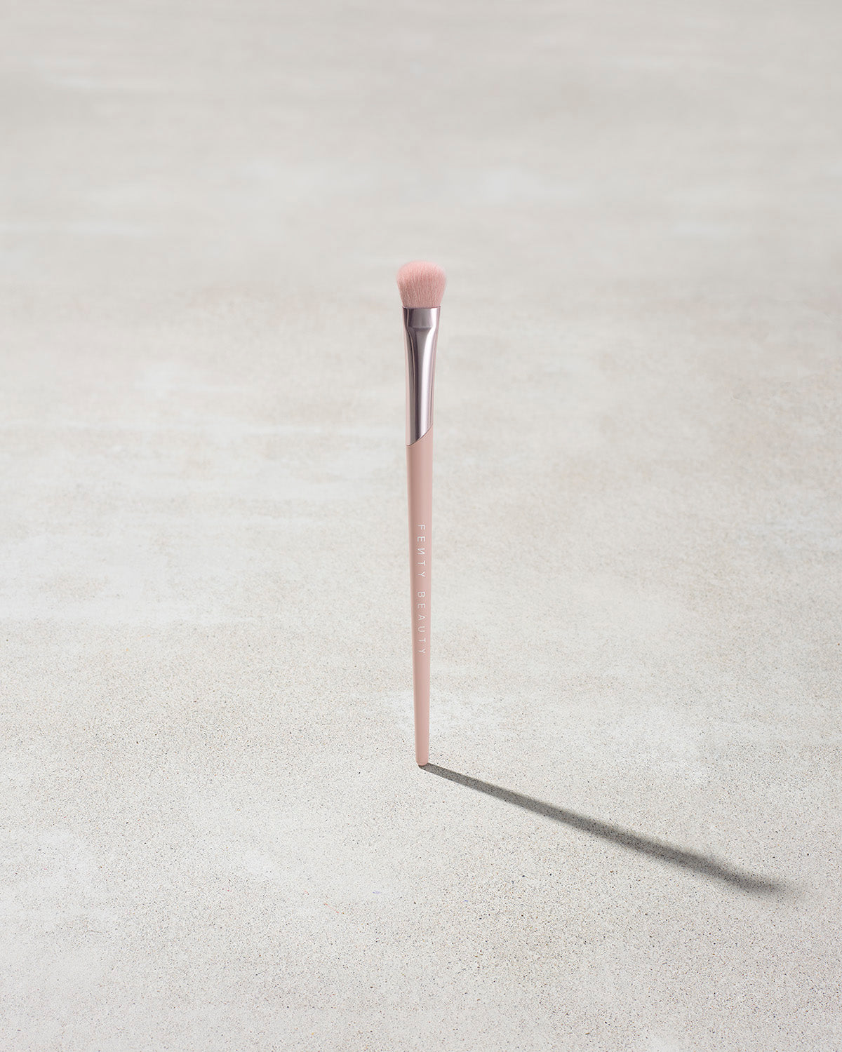 Professional All Over Eyeshadow Brush 200 - Soft Synthetic Bristles for Seamless Blending - Perfect for Everyday Makeup & Professional Looks