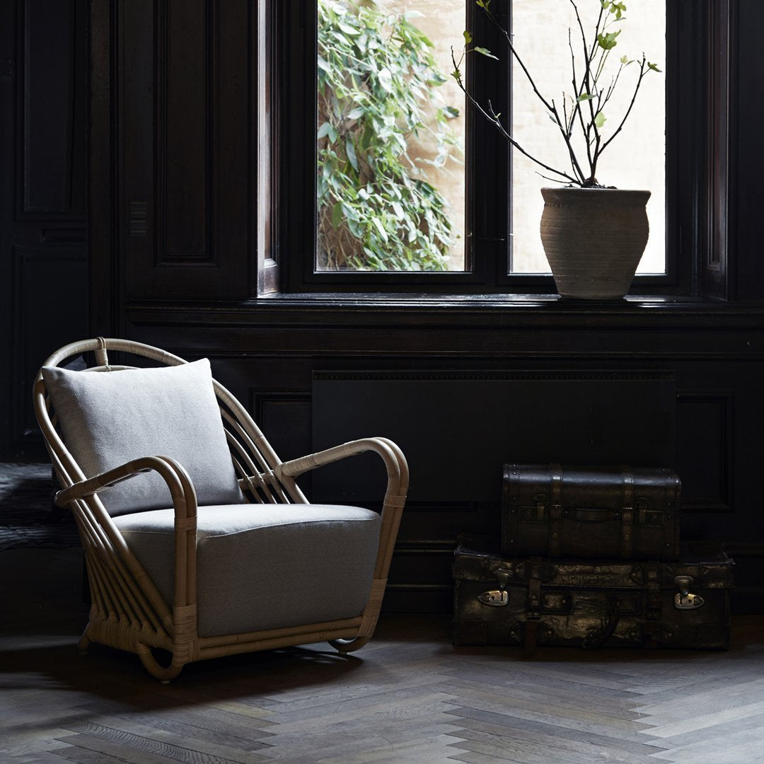 Charlottenborg Chair - Modern Scandinavian Dining Chair, Wooden Seat & Steel Frame for Home & Restaurant Use - Perfect for Dining Room, Kitchen, or Cafe Decor
