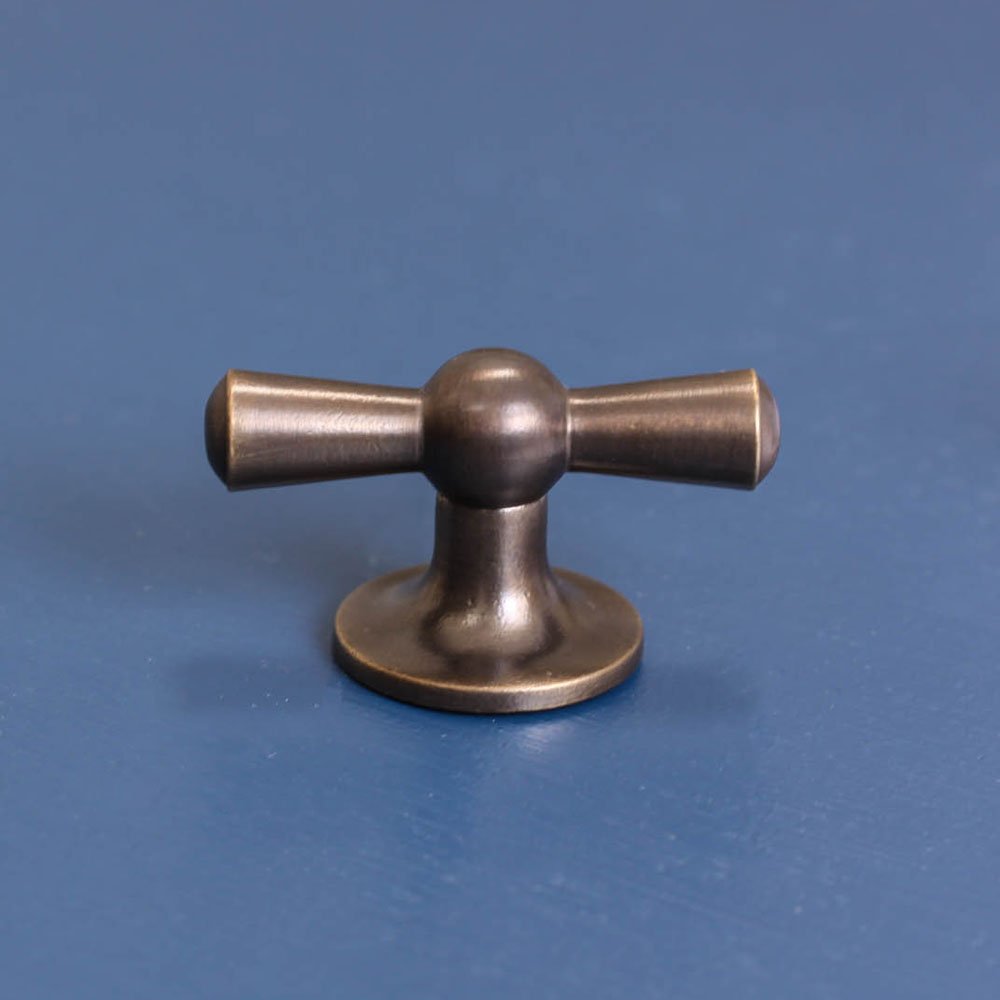 Vintage Distressed Antique Brass Crossed Cabinet Knobs - Set of 2 - Farmhouse Kitchen & Bathroom Drawer Pulls - Perfect for Rustic Home Decor & Furniture Restoration