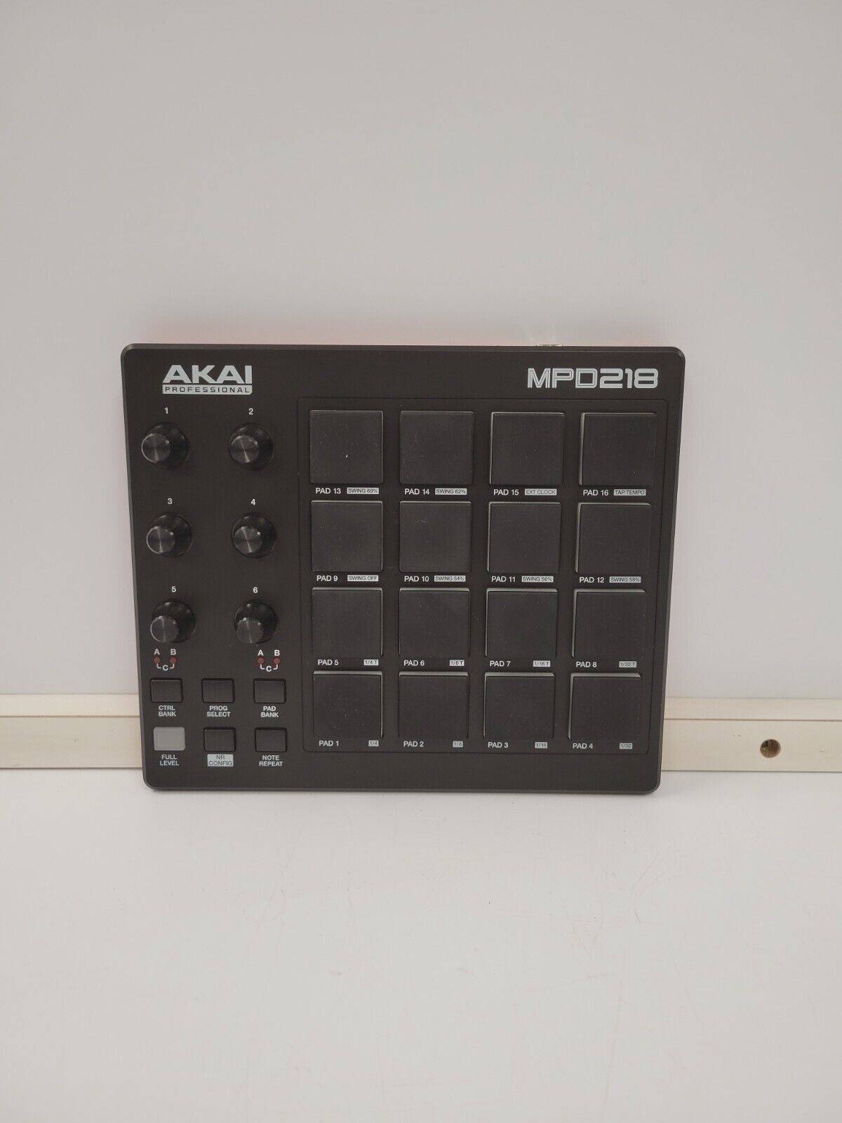 Akai MPD218 USB MIDI Controller Pad - 16 Velocity-Sensitive Pads for Music Production, Beat Making & DJ Performance - Perfect for Home Studio, Live Shows & Electronic Music Creation