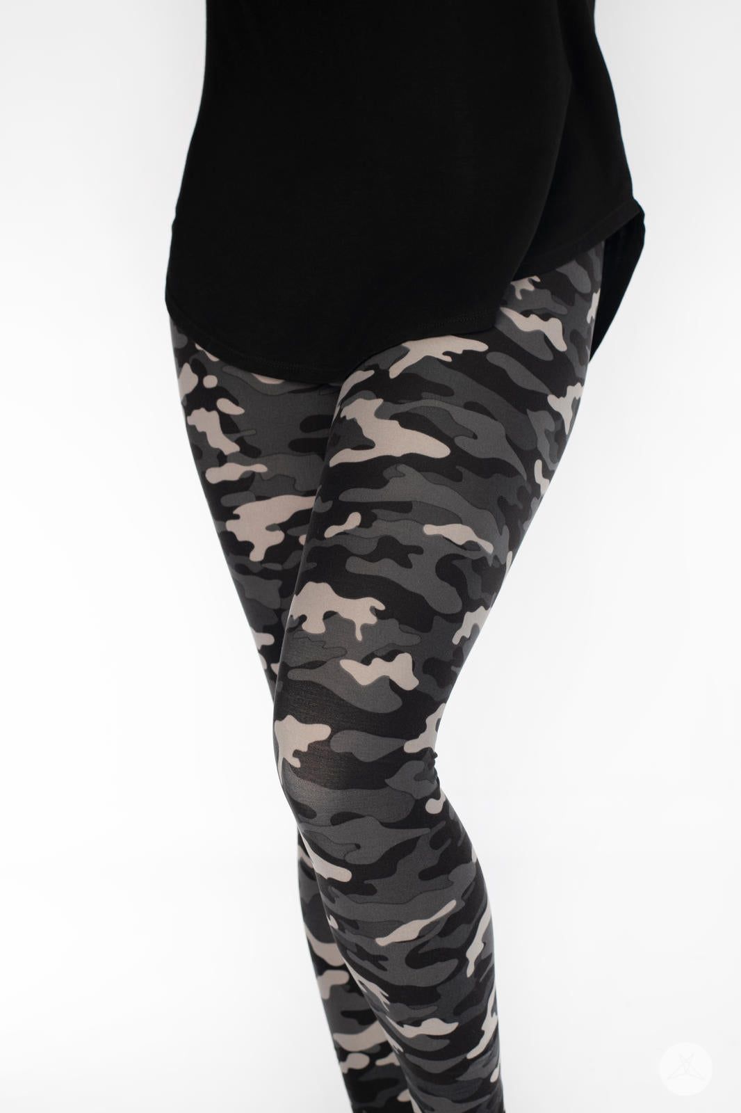 Night Camo Patterned Leggings for Women - High Waisted Yoga Pants with Pockets - Comfortable Workout Leggings for Running, Gym & Lounge Wear