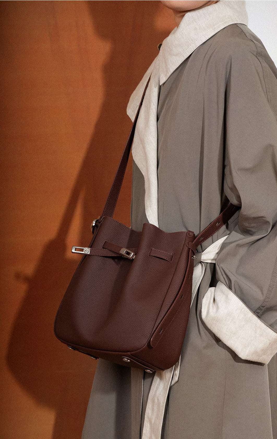 Stylish Modern Soft Leather Bucket Bag for Women - Fashionable Crossbody Shoulder Handbag - Perfect for Work, Travel & Everyday Use