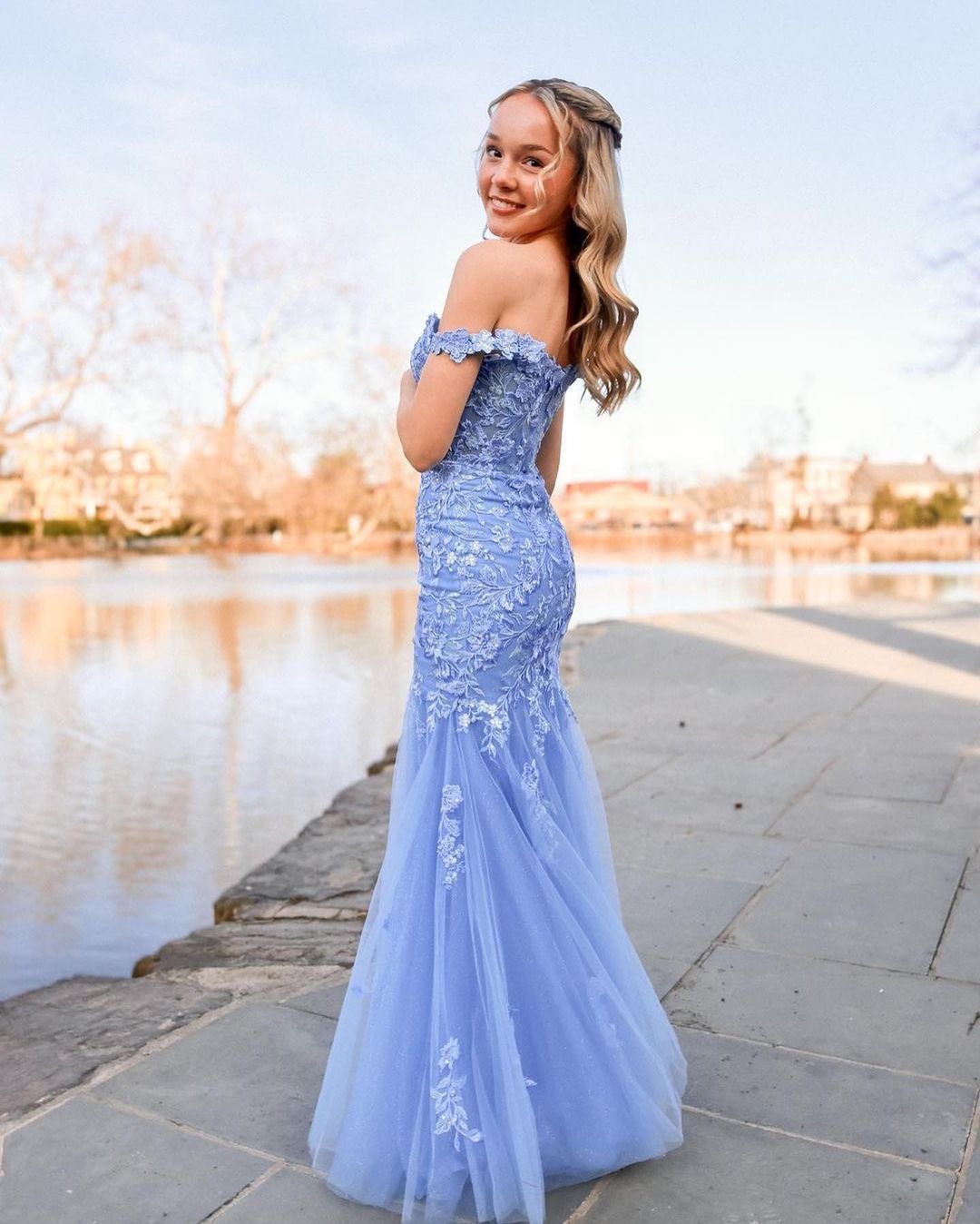 Elegant Off-The-Shoulder Mermaid Prom Dress with Applique Details - Formal Evening Gown for Homecoming, Wedding & Special Occasions | Style J3102