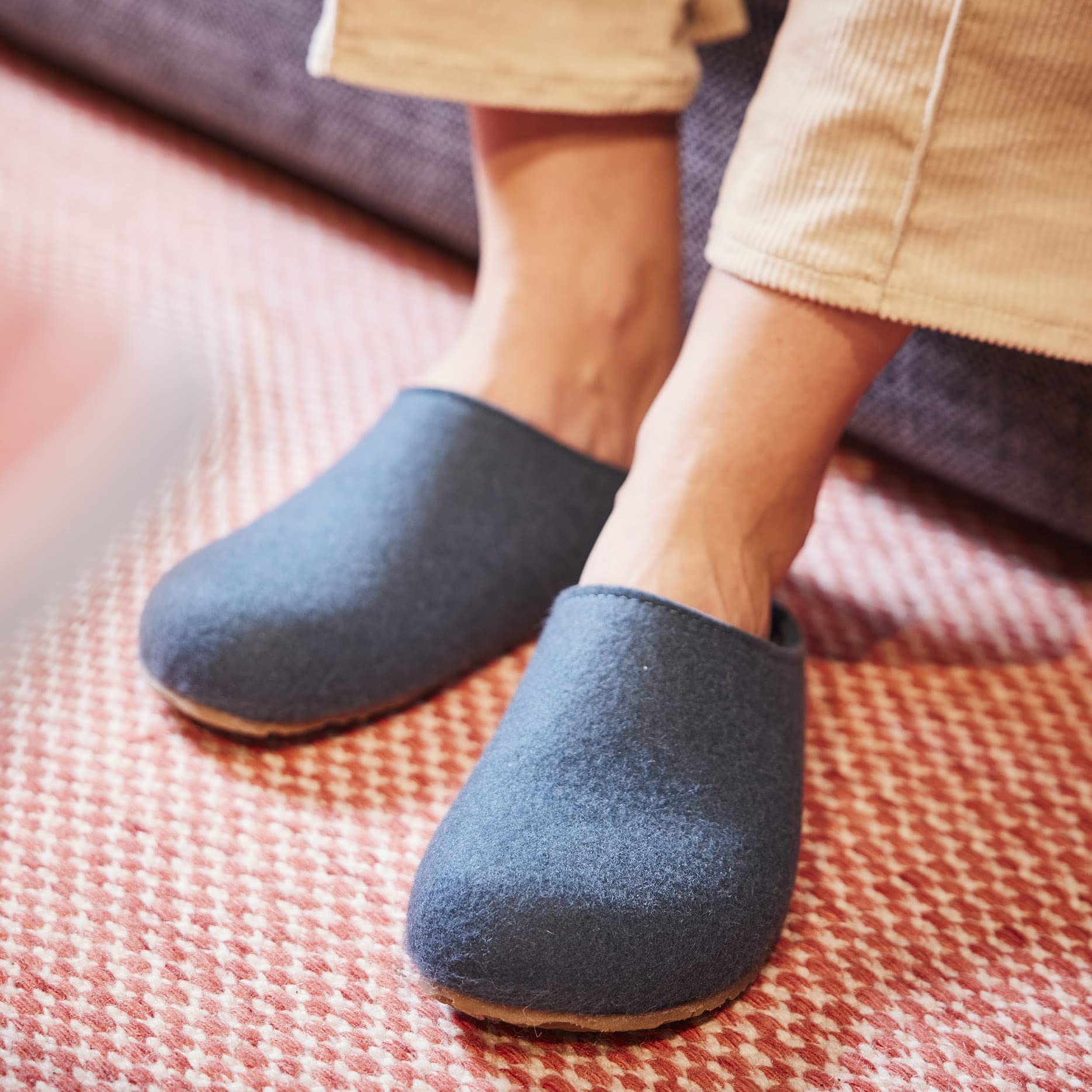 HAFLINGER Men's Low-Top Slippers - Grey Graphit 377 - Size 7.5 US - Comfortable House Shoes for Indoor & Outdoor Use - Perfect for Relaxing at Home, Running Errands, or Traveling