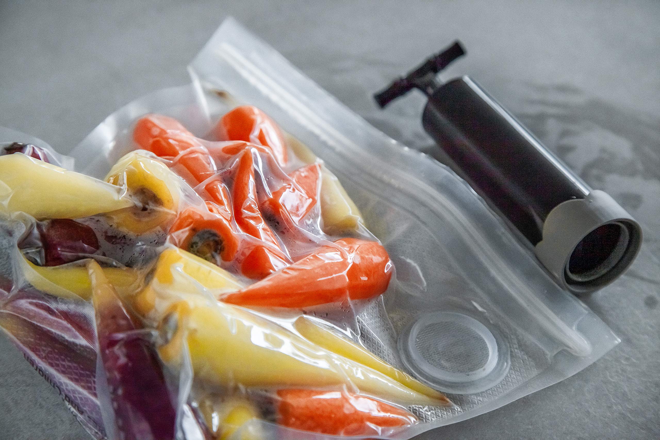 Premium Food Vacuum Sealer Machine with 4 Reusable Vacuum Bags (24x24cm) - Perfect for Meal Prep, Sous Vide, and Long-Term Food Storage