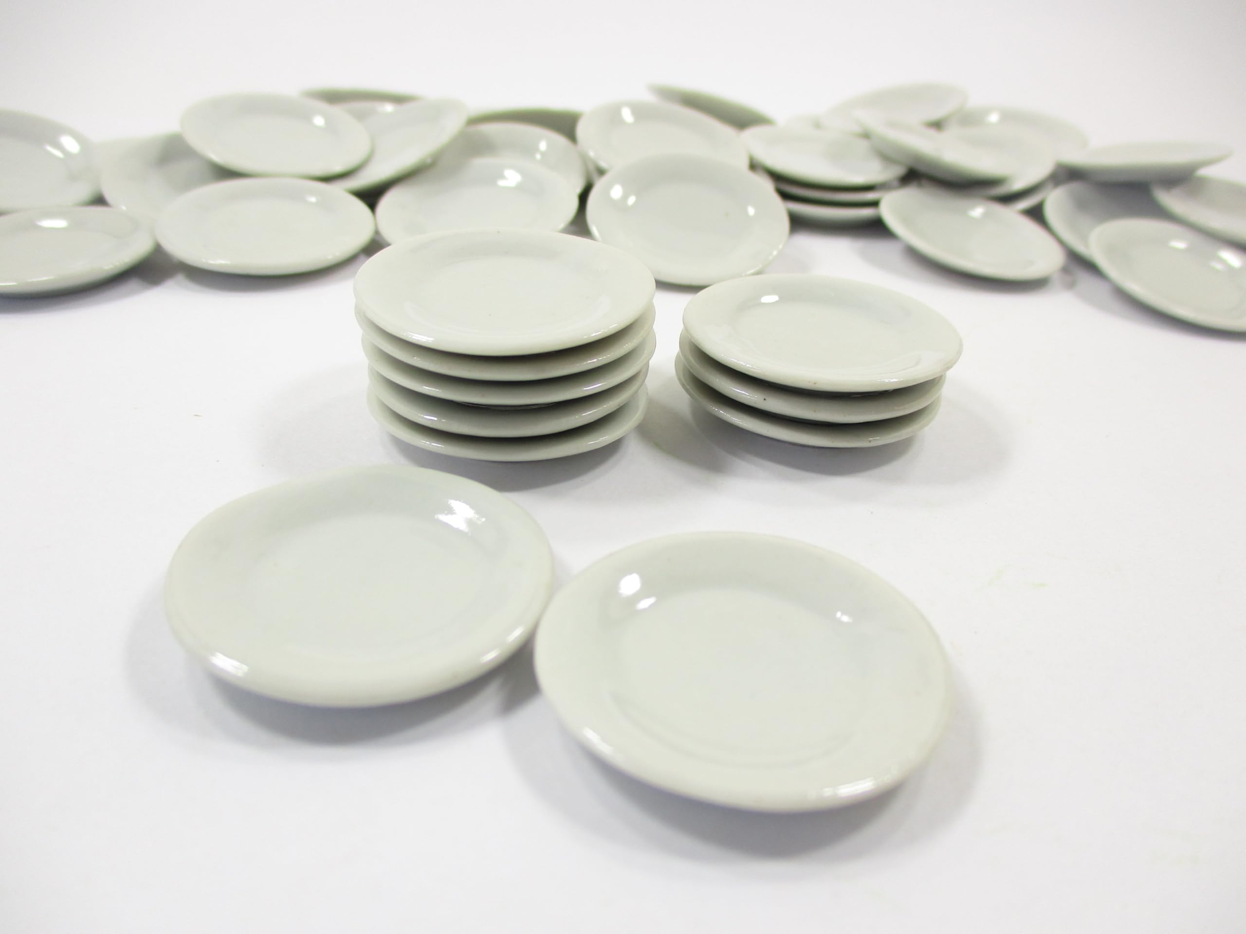30x30mm White Ceramic Round Plates - Set of 30 Mini Dishes (3cm Diameter) for Dollhouse Decor, Kids Play Kitchen, Tea Party & Miniature Display